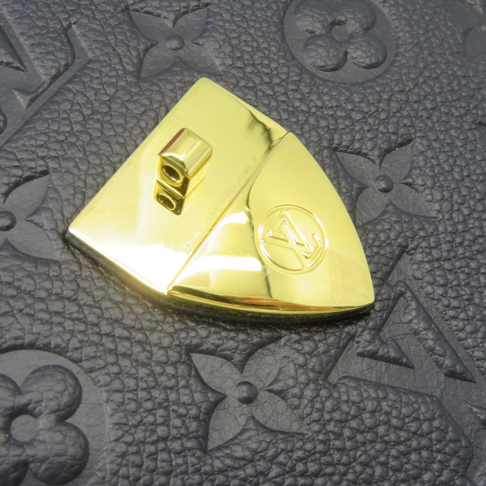 LOUIS VUITTON Mono-Empreinte Saint Sulpice PM Shoulder Bag金扣鏈帶肩背袋寶藍色/紅色