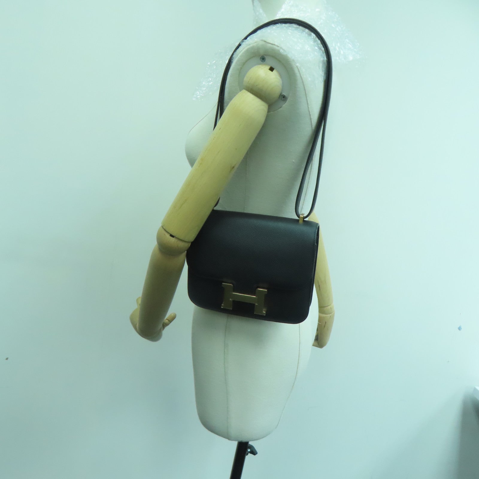HERMES Epsom皮革Constance Mini金扣肩背袋Noir/黑色