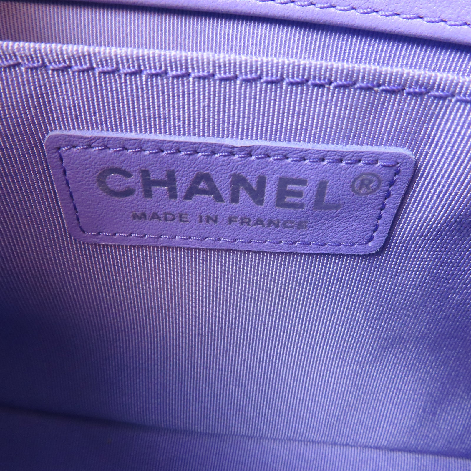 CHANEL 菱格羊皮皮革Boy Chanel銀扣鏈帶肩背袋紫色