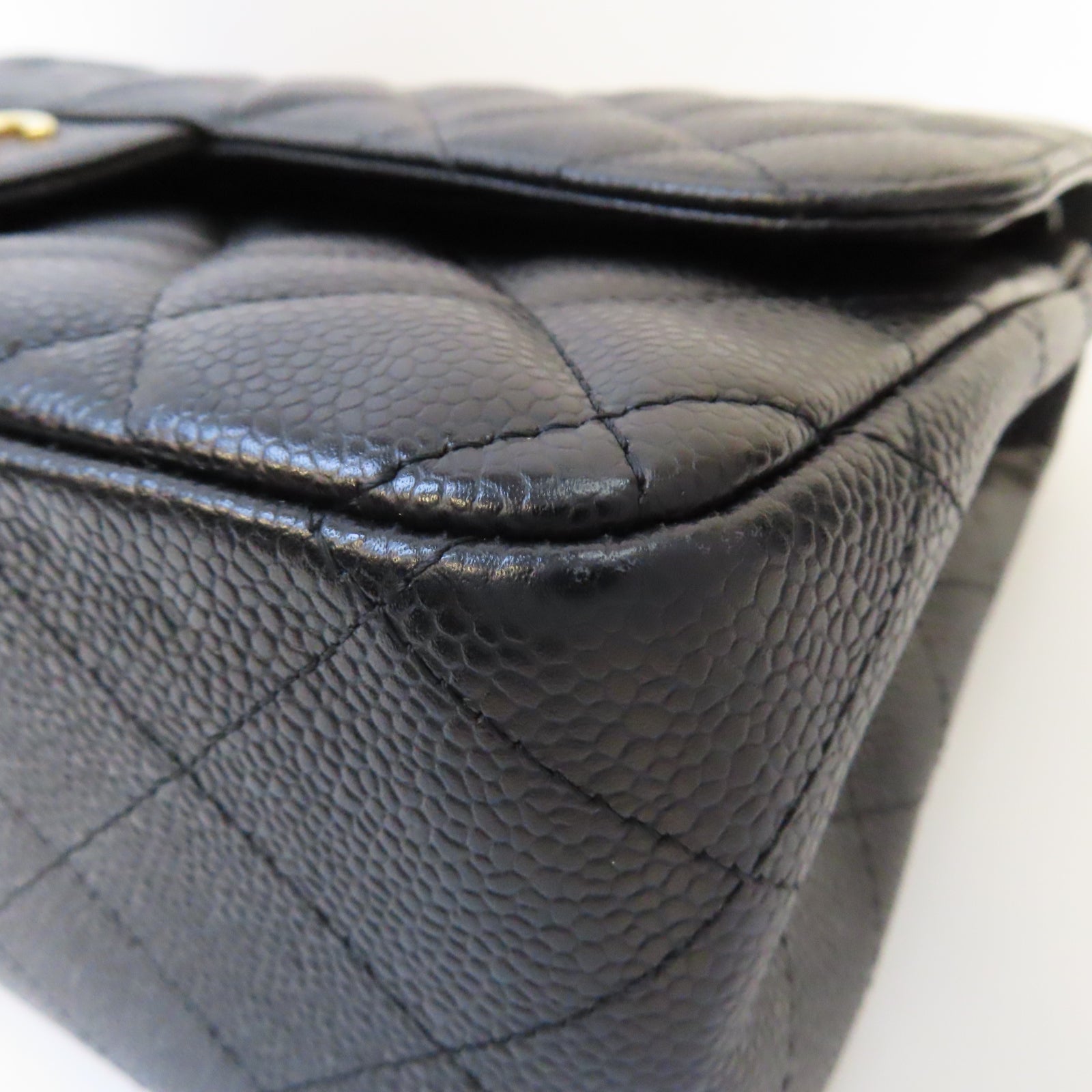 CHANEL 菱格Caviar皮革Classic Flap Jumbo金扣鏈帶肩背袋黑色