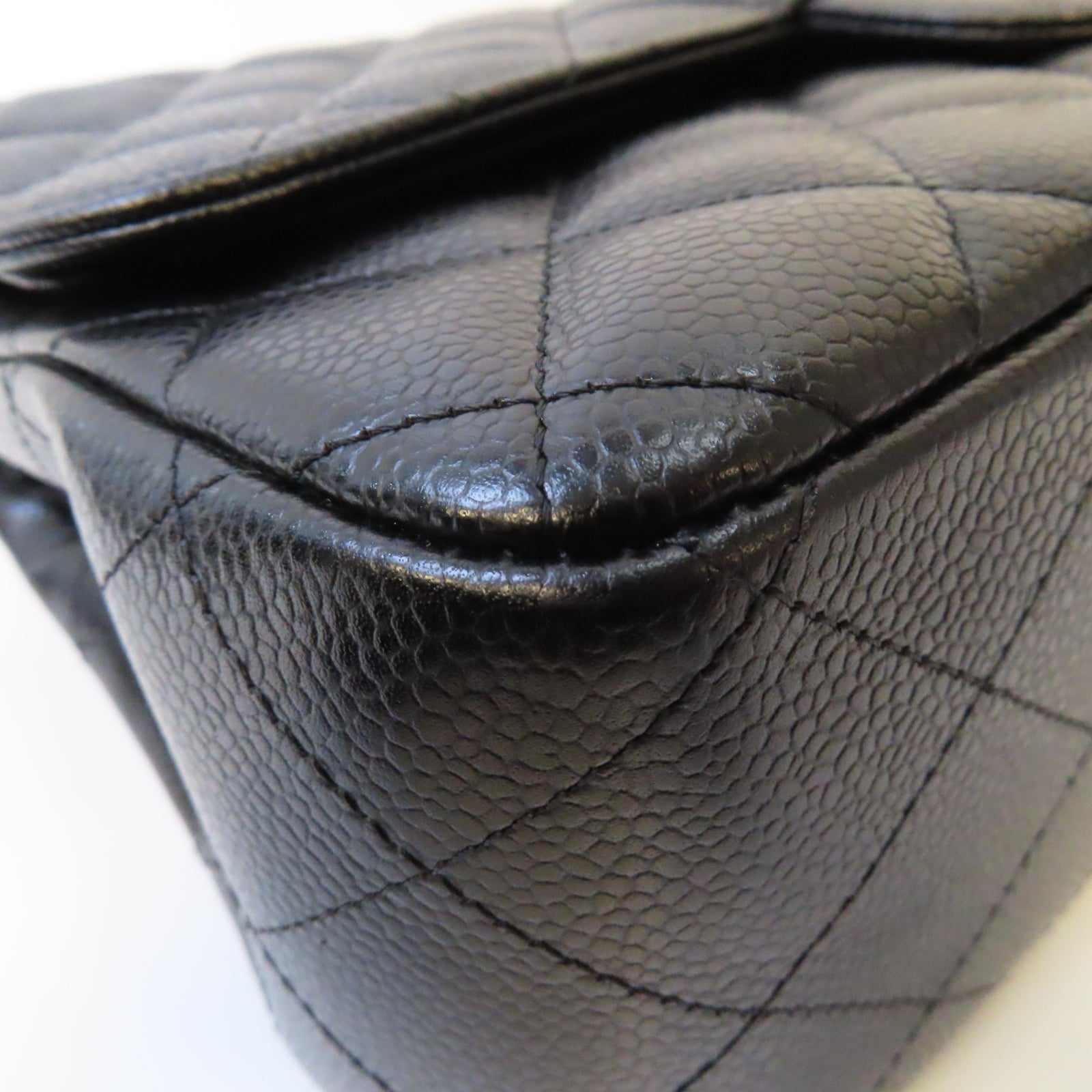 CHANEL 菱格Caviar皮革Classic Flap Jumbo金扣鏈帶肩背袋黑色