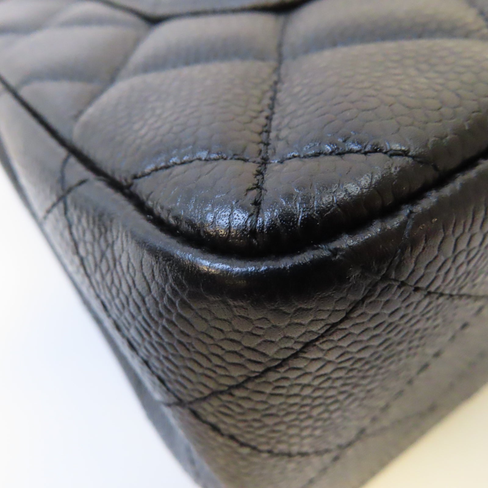 CHANEL 菱格Caviar皮革Classic Flap Jumbo金扣鏈帶肩背袋黑色