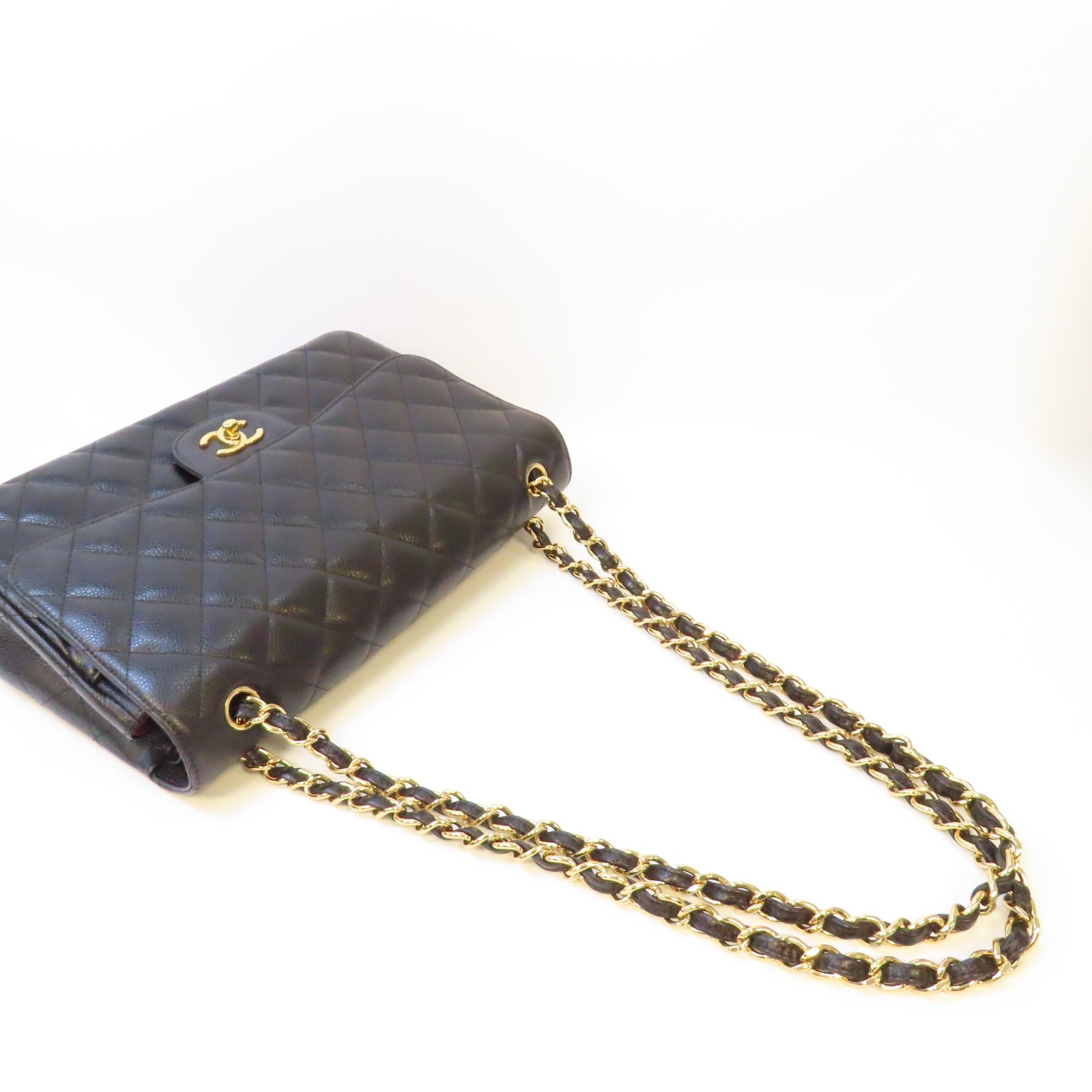 CHANEL 菱格Caviar皮革Classic Flap Jumbo金扣鏈帶肩背袋黑色