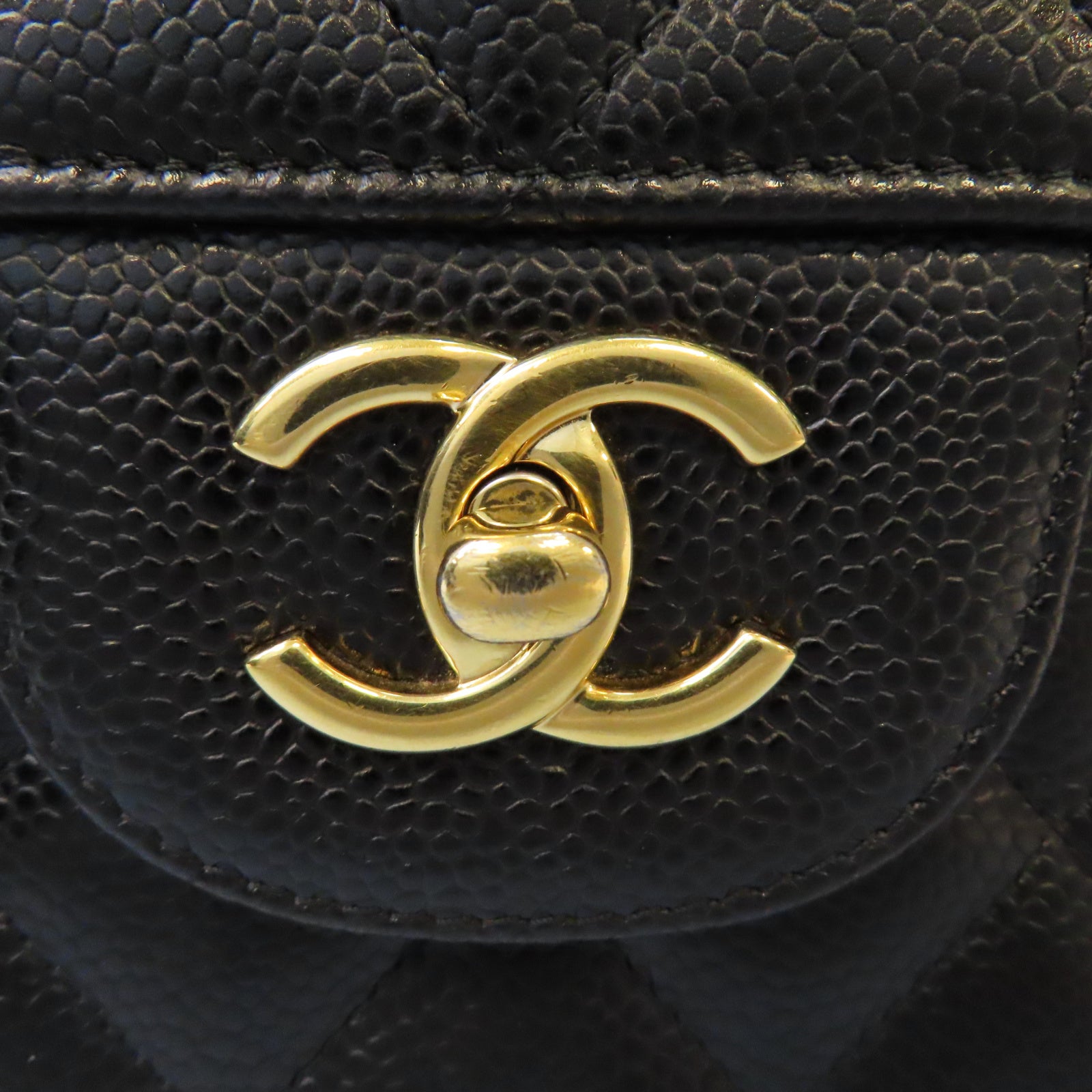 CHANEL 菱格Caviar皮革Classic Flap Jumbo金扣鏈帶肩背袋黑色