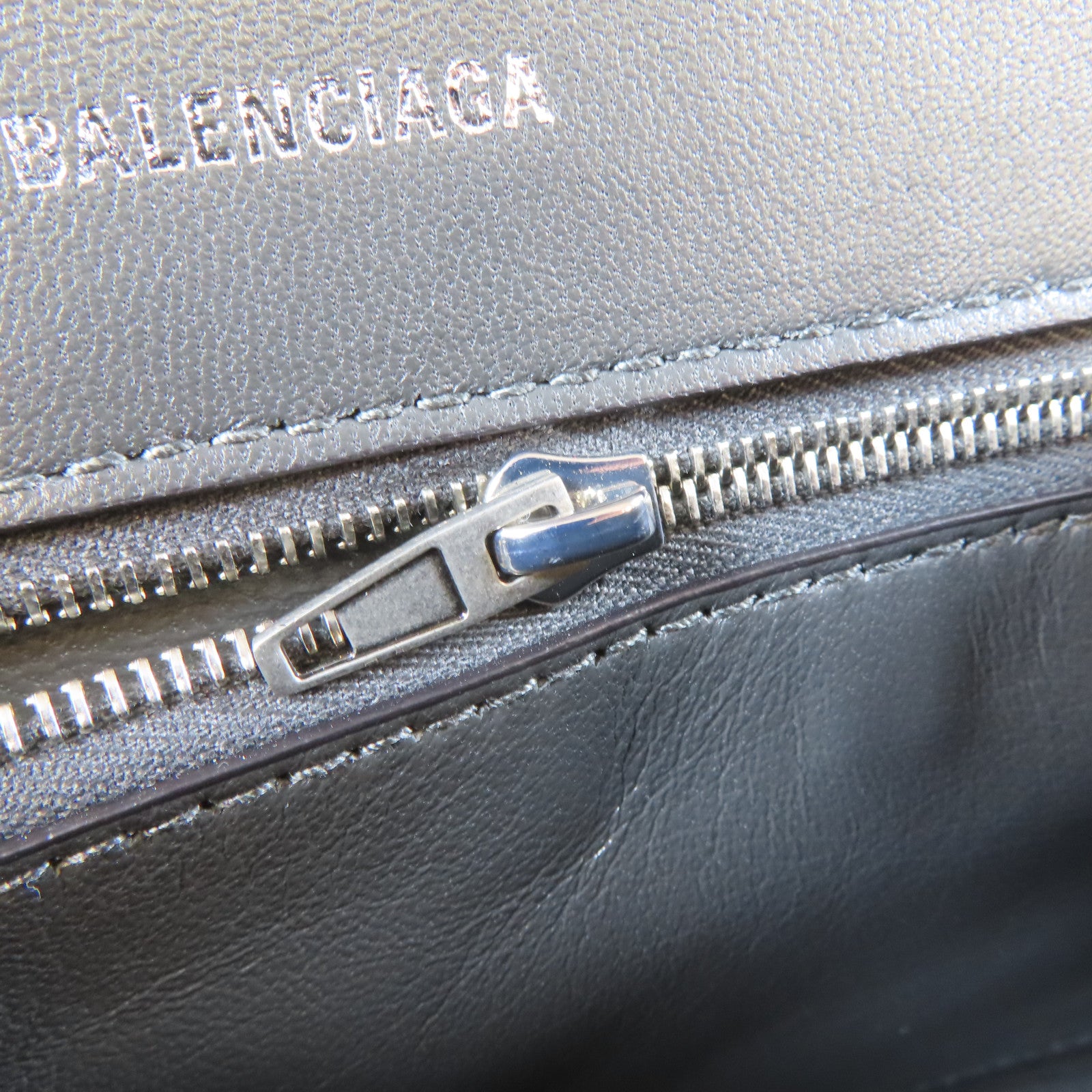 BALENCIAGA 牛皮皮革Hourglass Small銀扣手挽肩背兩用袋黑色/灰色