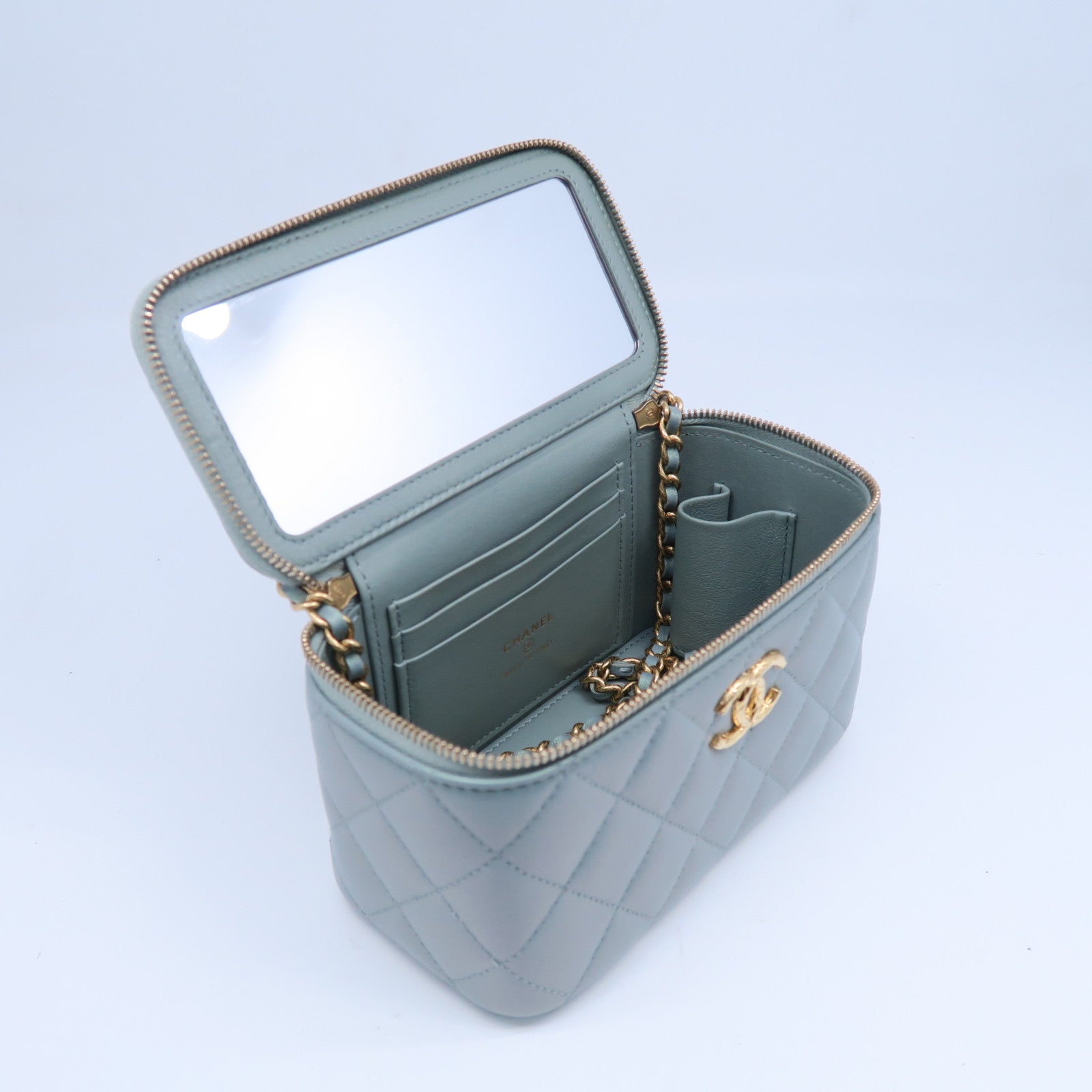 CHANEL 菱格羊皮皮革Vanity Case金扣鏈帶肩背袋淺藍色