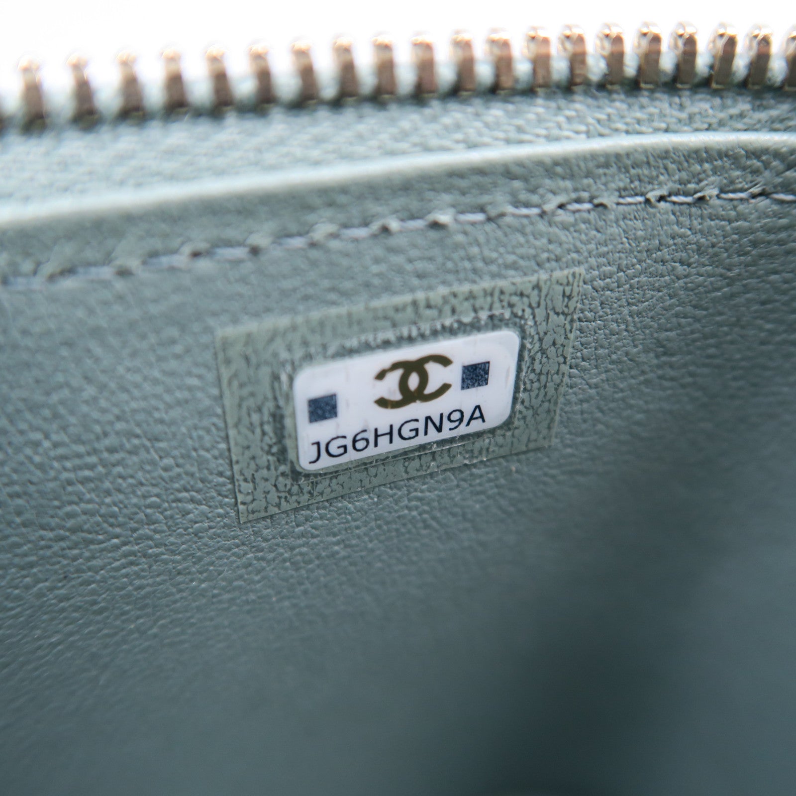 CHANEL 菱格羊皮皮革Vanity Case金扣鏈帶肩背袋淺藍色