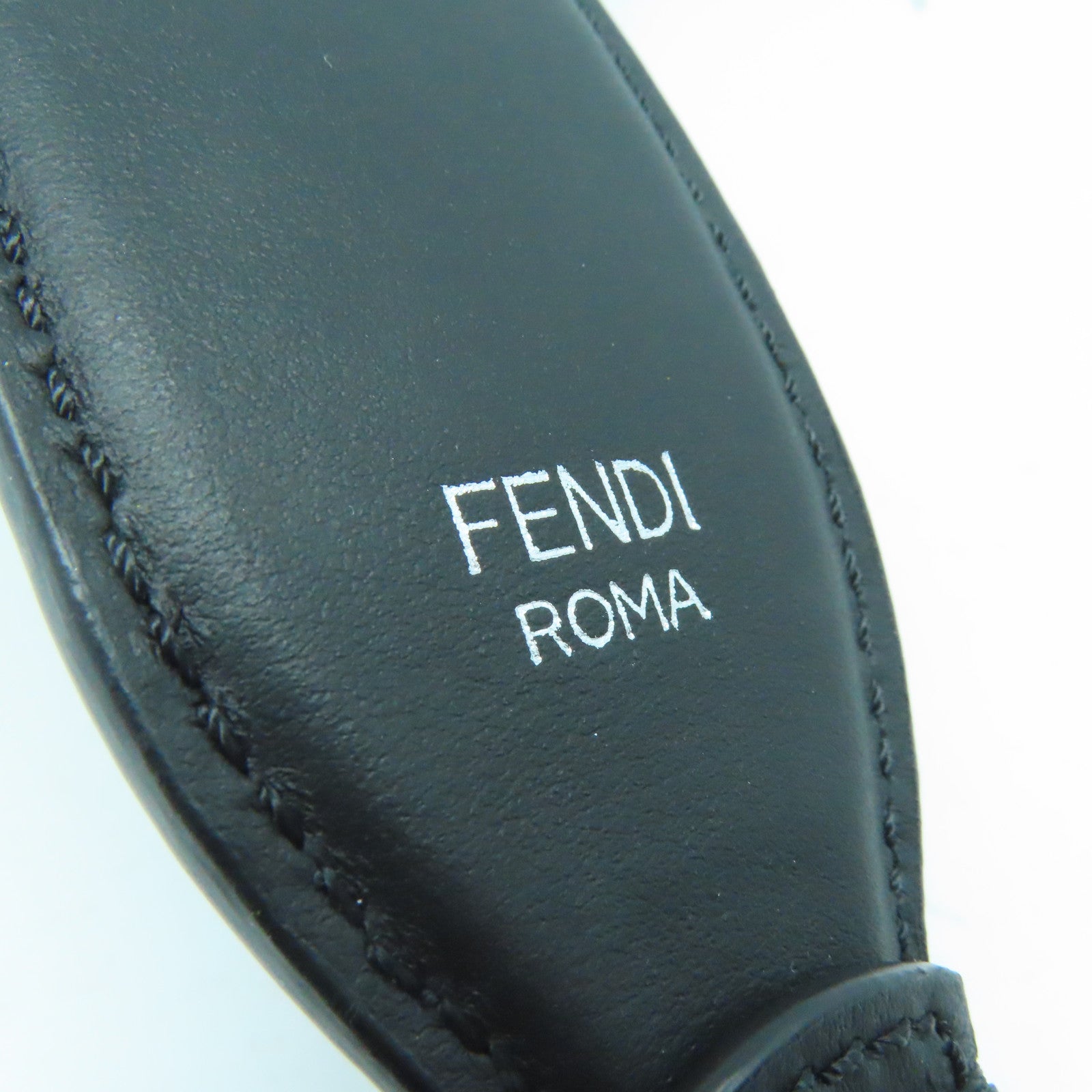 FENDI 牛皮皮革Strap银扣挂饰黑色/透明