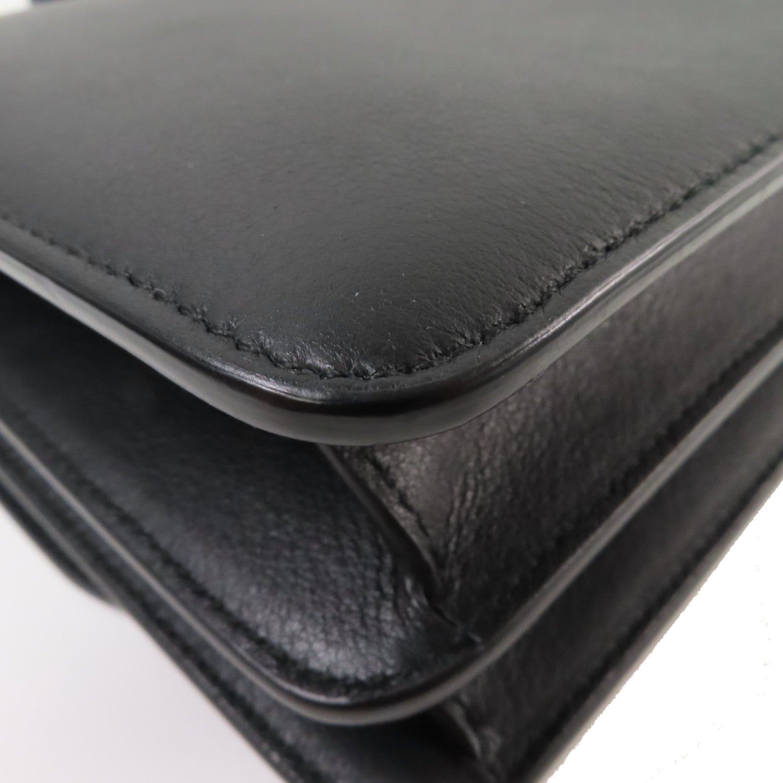 Salvatore Ferragamo 牛皮皮革Shoulder Bag金扣肩背袋黑色