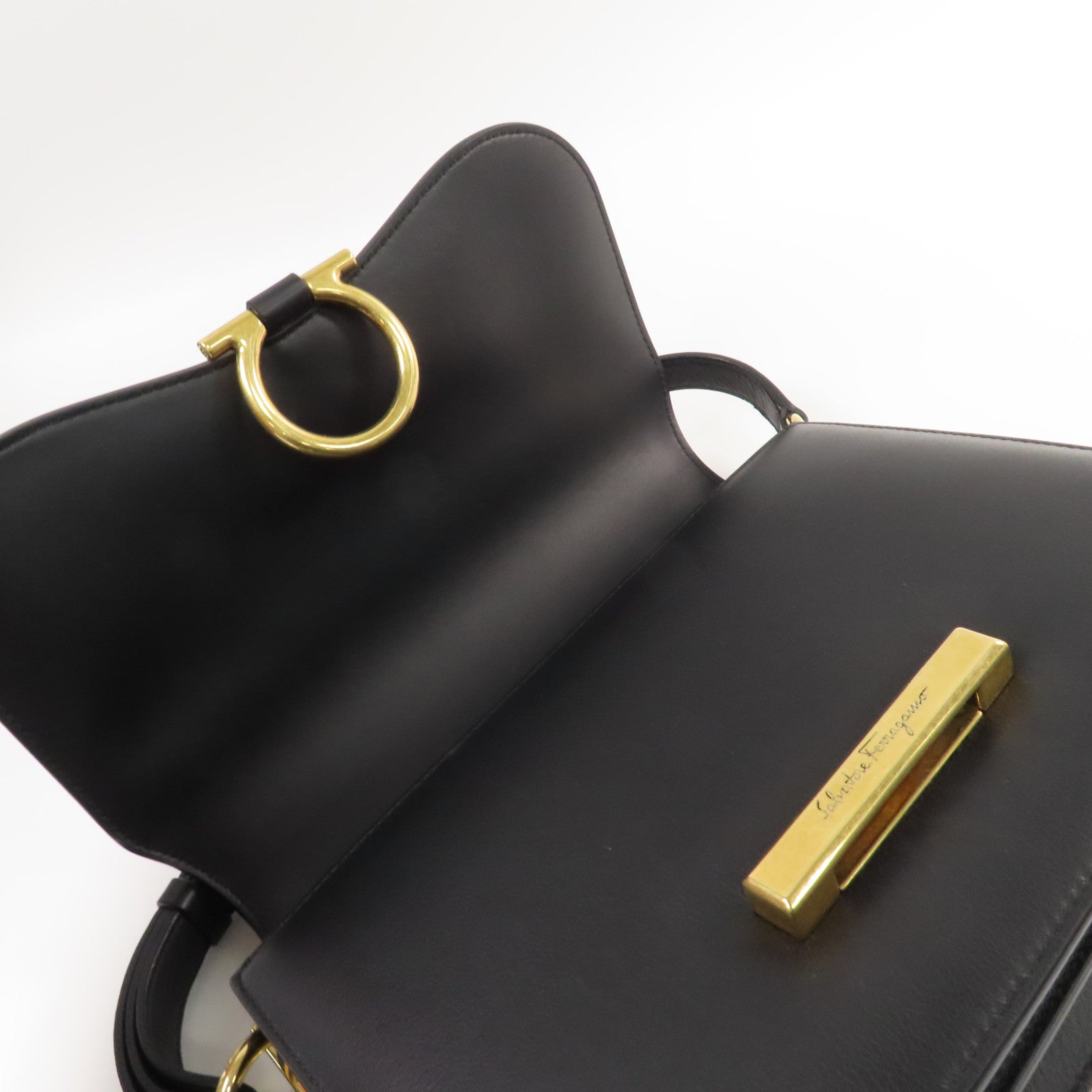 Salvatore Ferragamo 牛皮皮革Shoulder Bag金扣肩背袋黑色