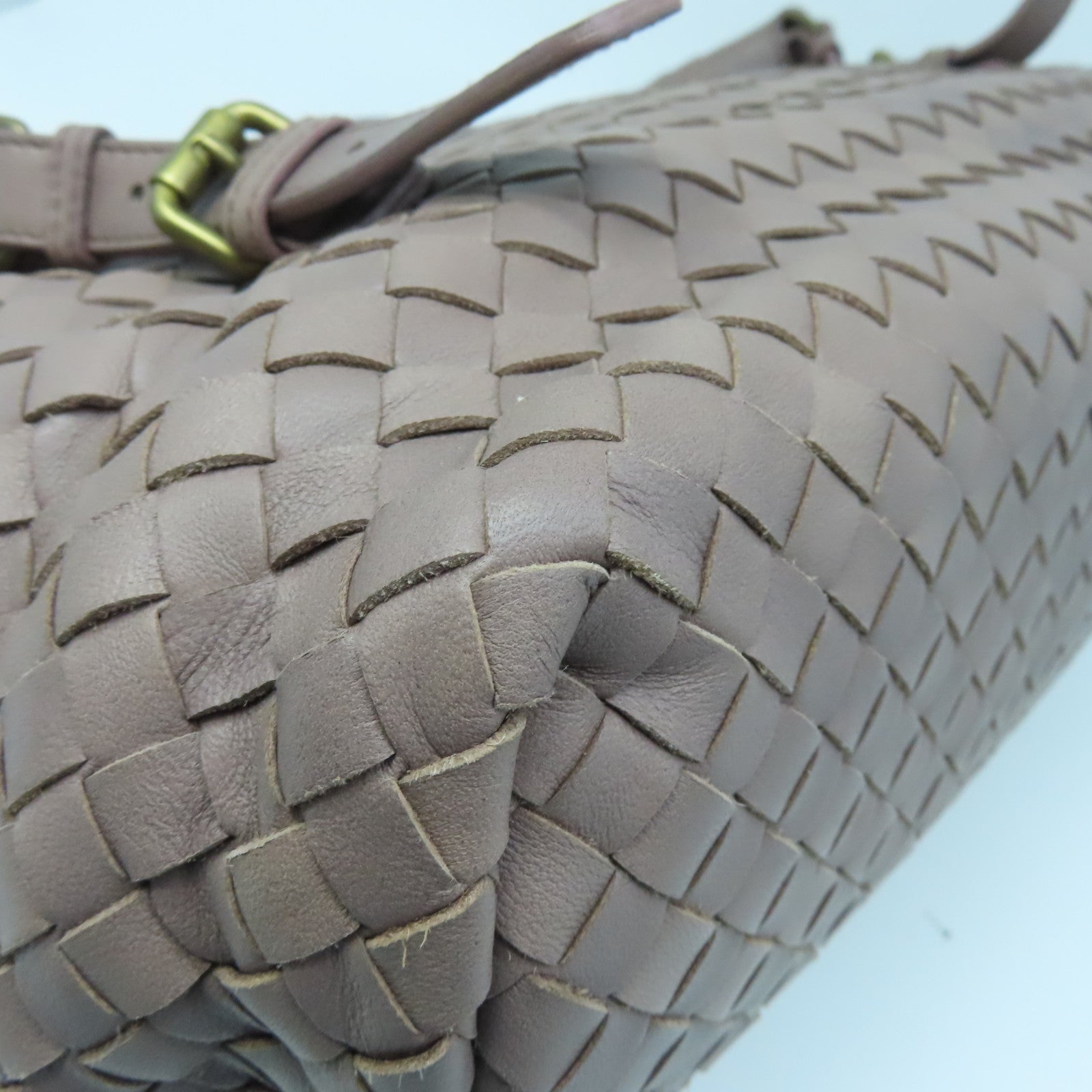 BOTTEGA VENETA Textured Leather Handbag Gold Buckle Handbag Gray Red