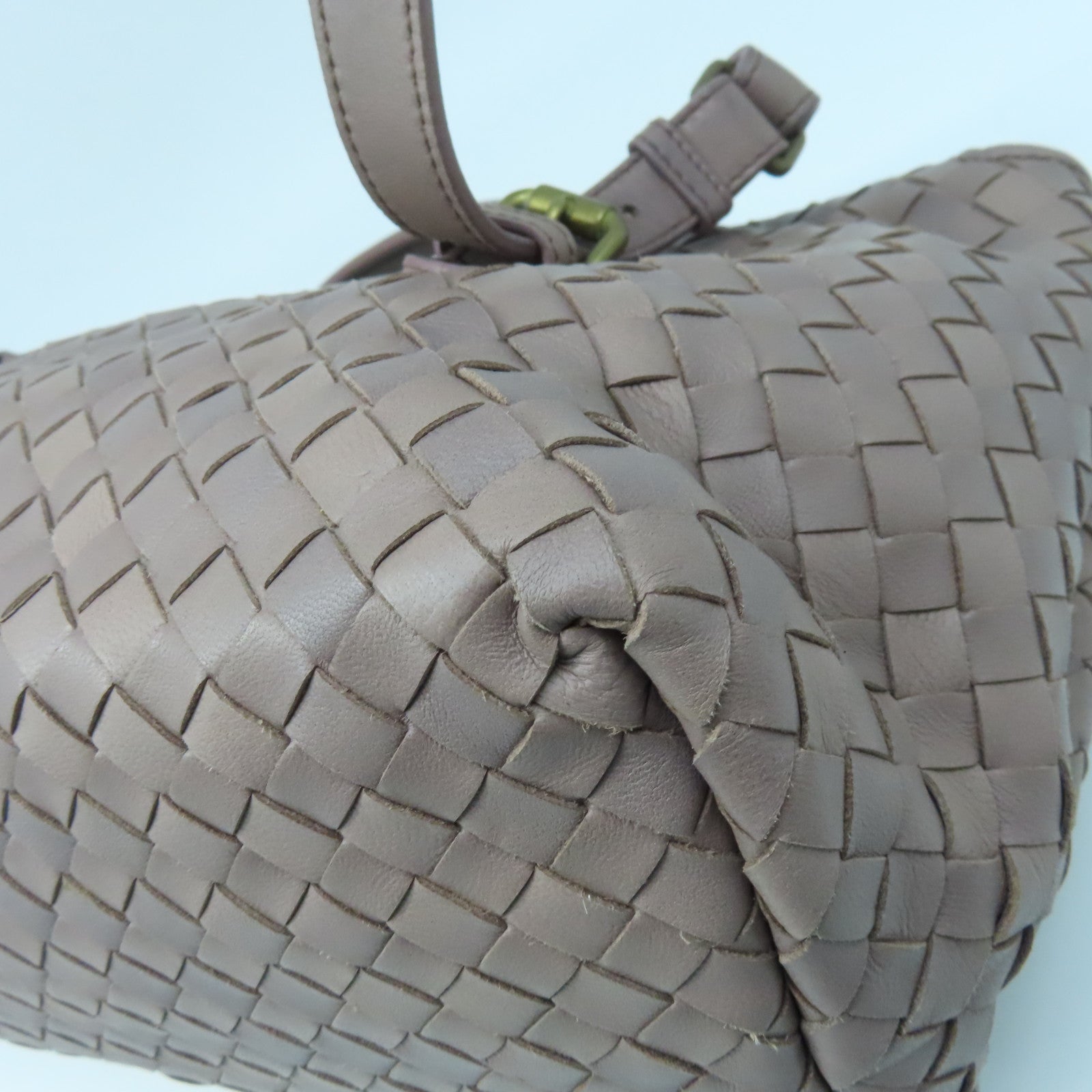 BOTTEGA VENETA Textured Leather Handbag Gold Buckle Handbag Gray Red