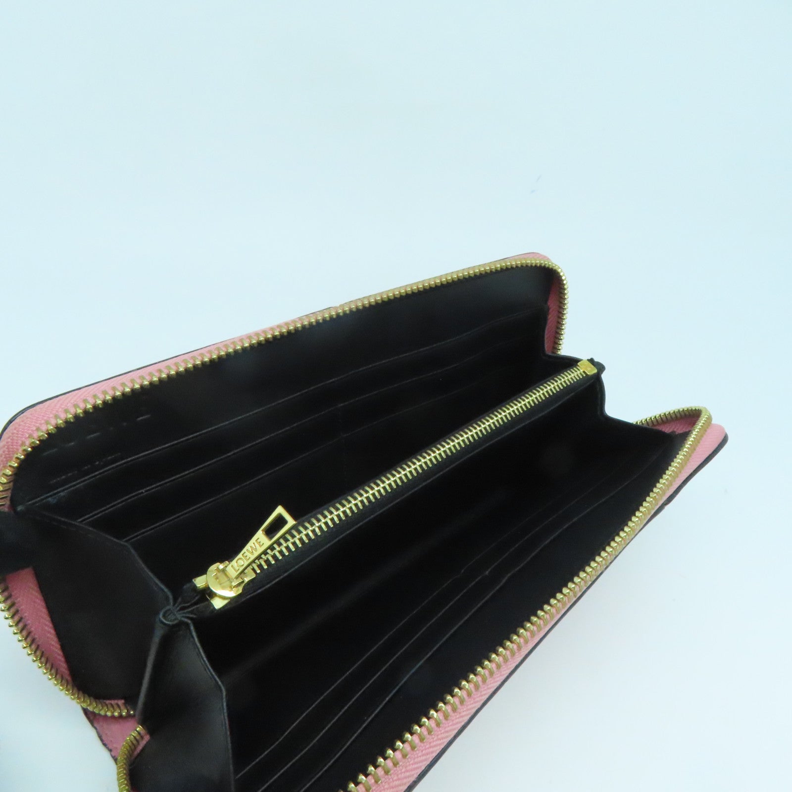 LOEWE 牛皮皮革Zipped Long Wallet金扣长钱包粉红色