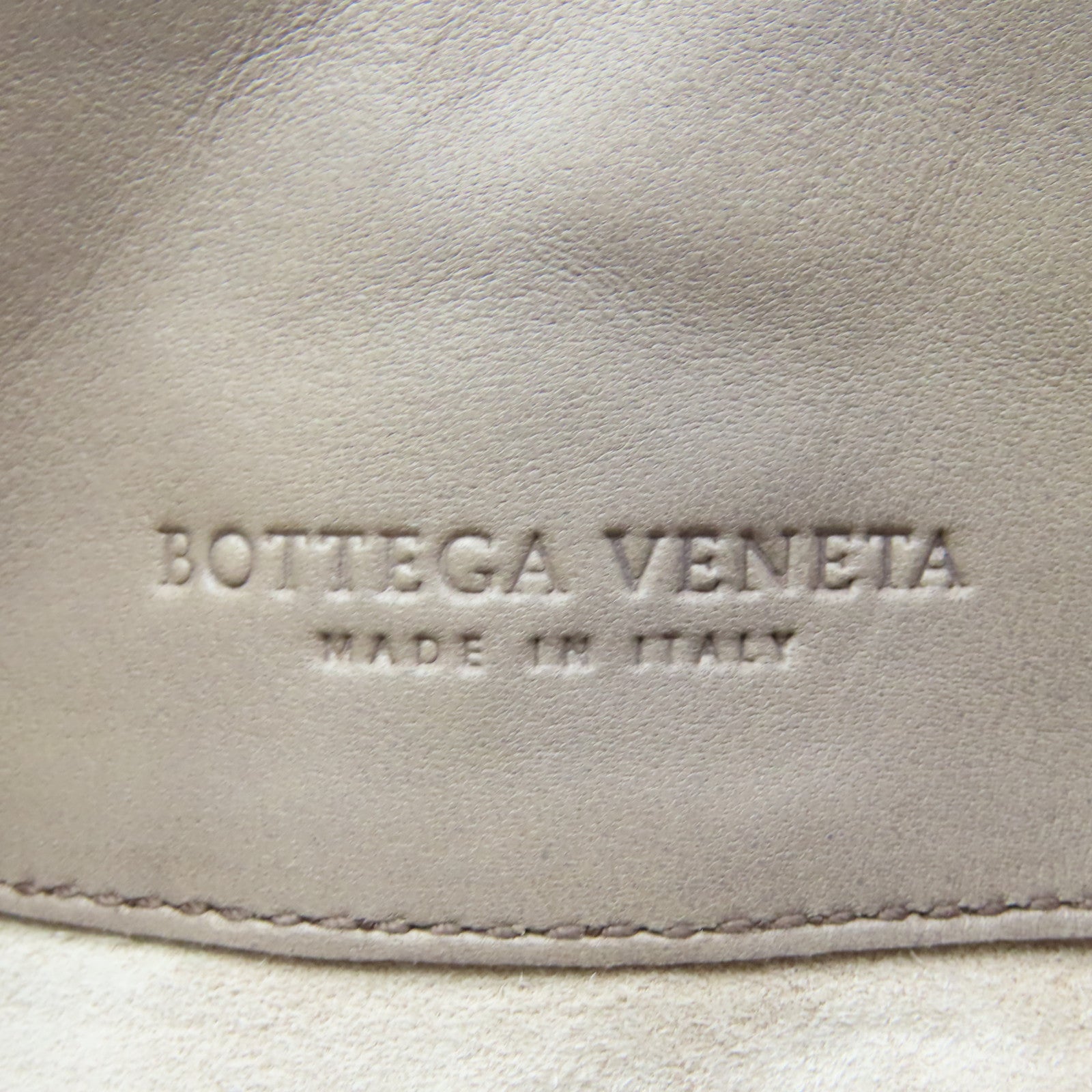 BOTTEGA VENETA Textured Leather Handbag Gold Buckle Handbag Gray Red