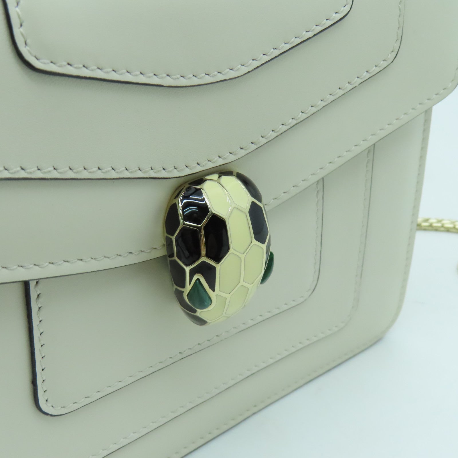 BVLGARI 牛皮皮革金扣Chain Shoulder Bag鏈帶肩背袋白色