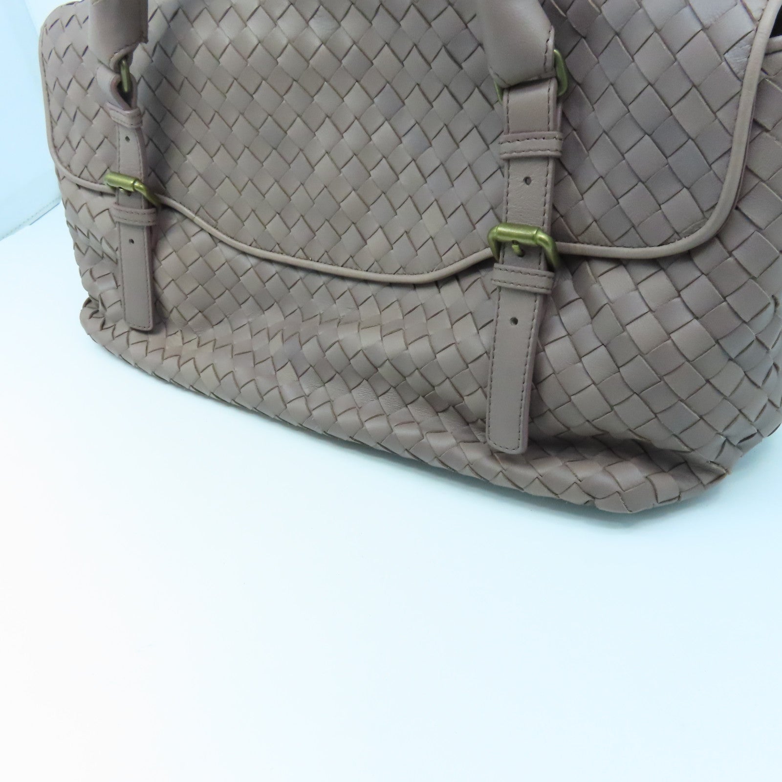 BOTTEGA VENETA Textured Leather Handbag Gold Buckle Handbag Gray Red
