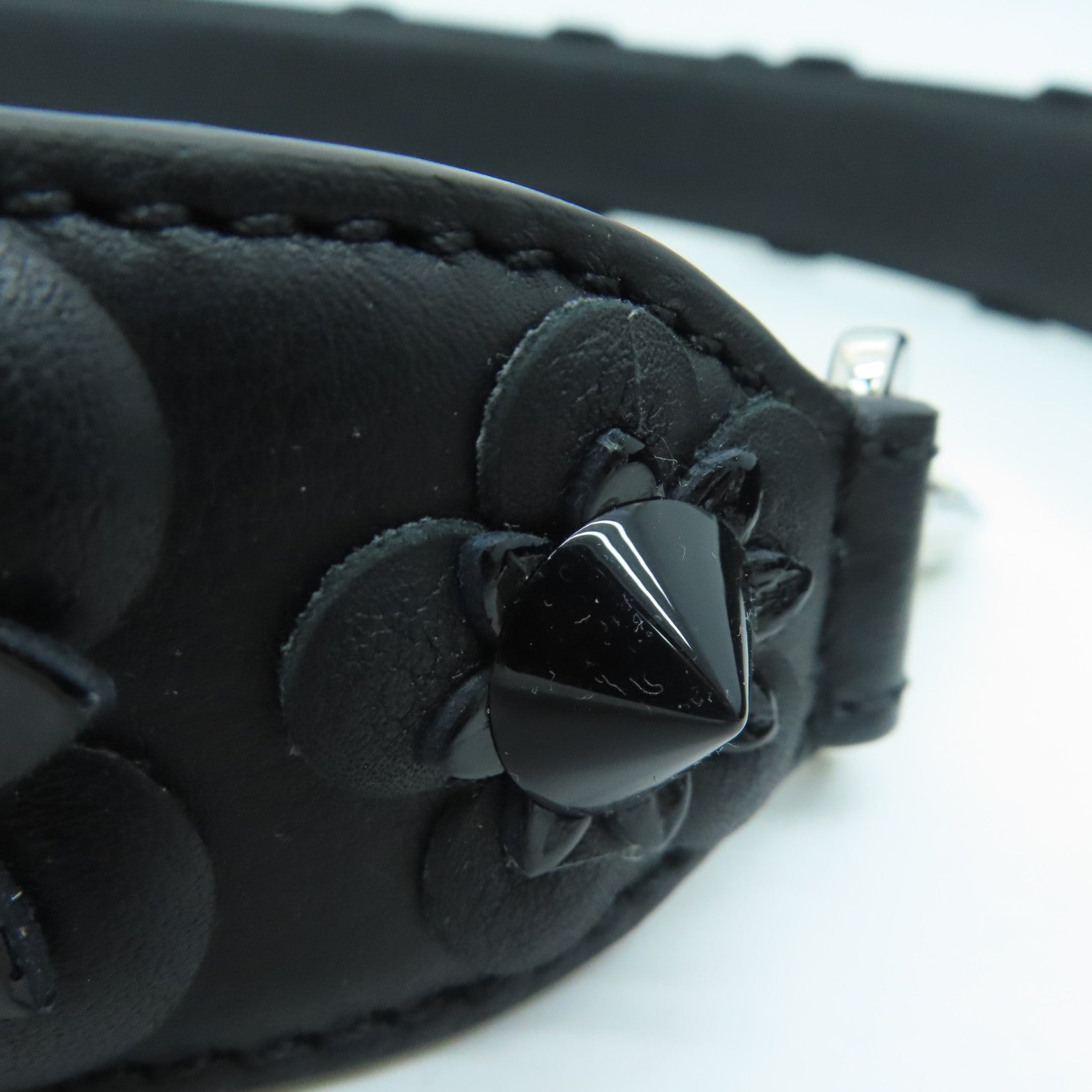 FENDI [sharp discount] cowhide leather Shoulder Strap silver buckle shoulder strap black