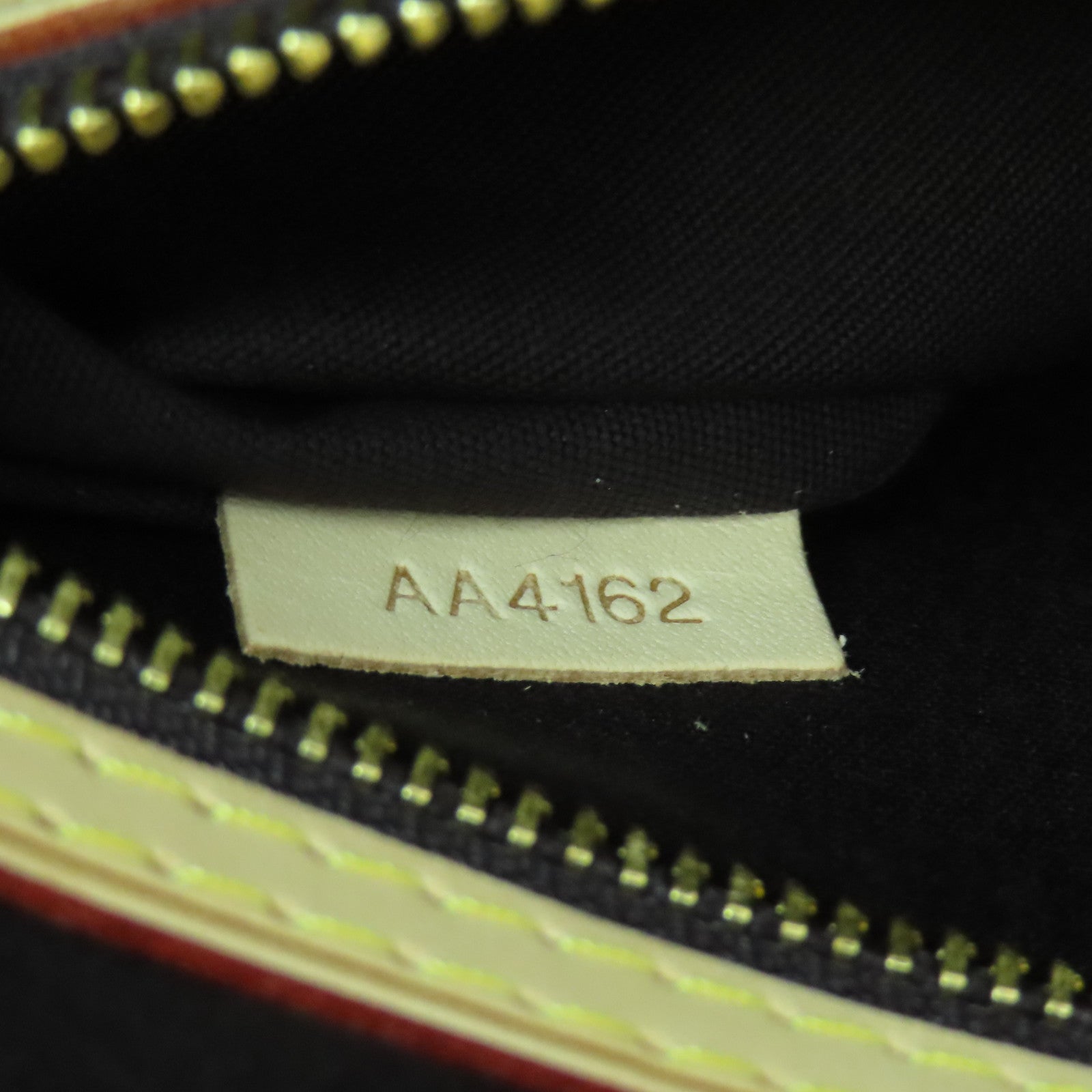 LOUIS VUITTON Monogram Vernis Brea MM金扣手挽肩背兩用袋酒紅色