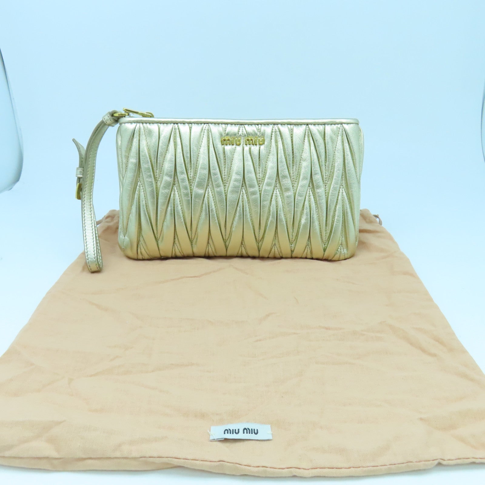 Miu Miu 羊皮皮革Pouch金扣手拿包金色