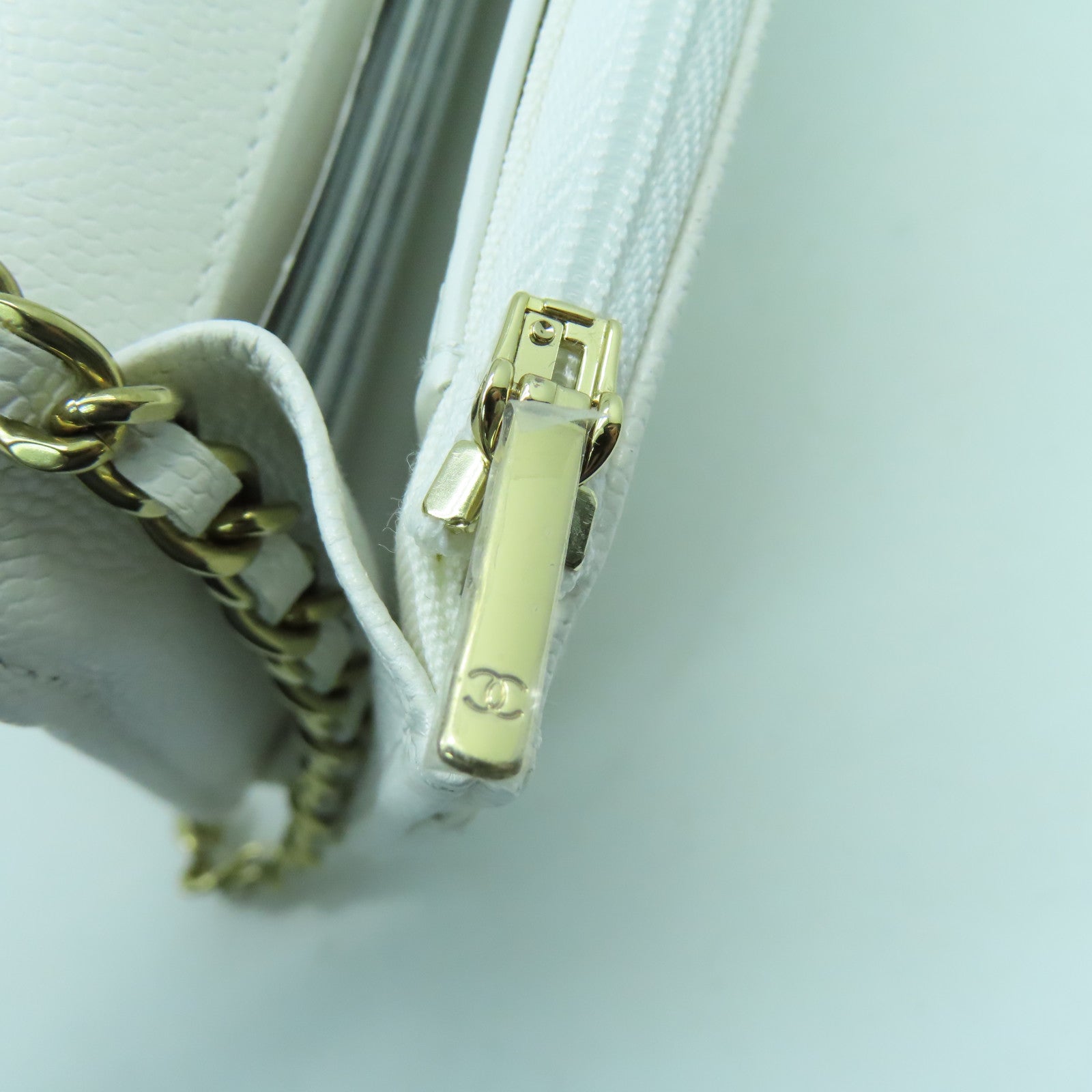 CHANEL 菱格Caviar皮革WOC Wallet On Chain金扣鏈帶肩背袋白色