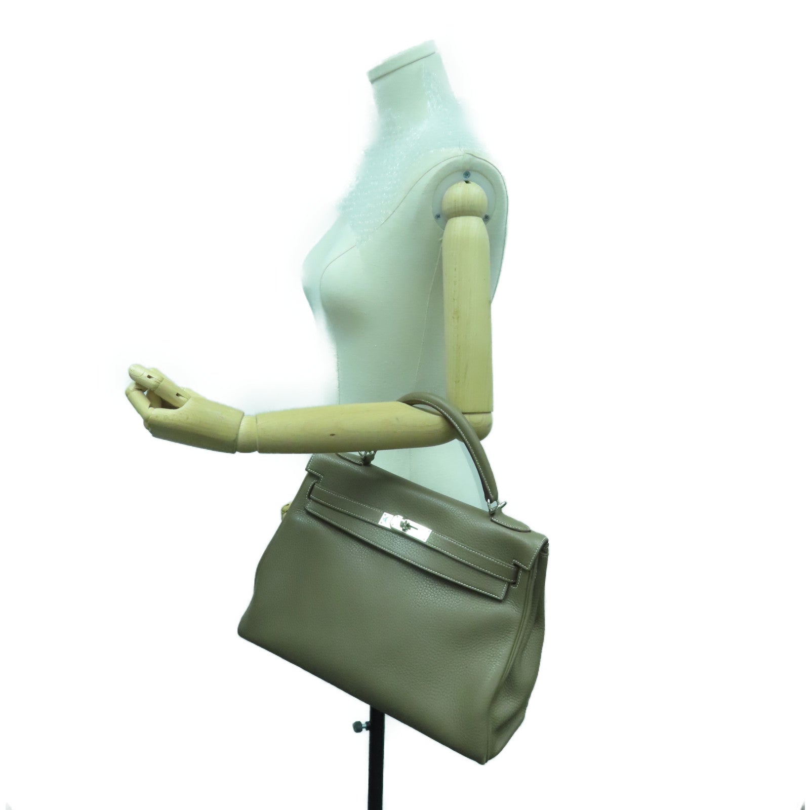 HERMES 【激减优惠】Clemence皮革Kelly 32银扣手挽袋卡其色