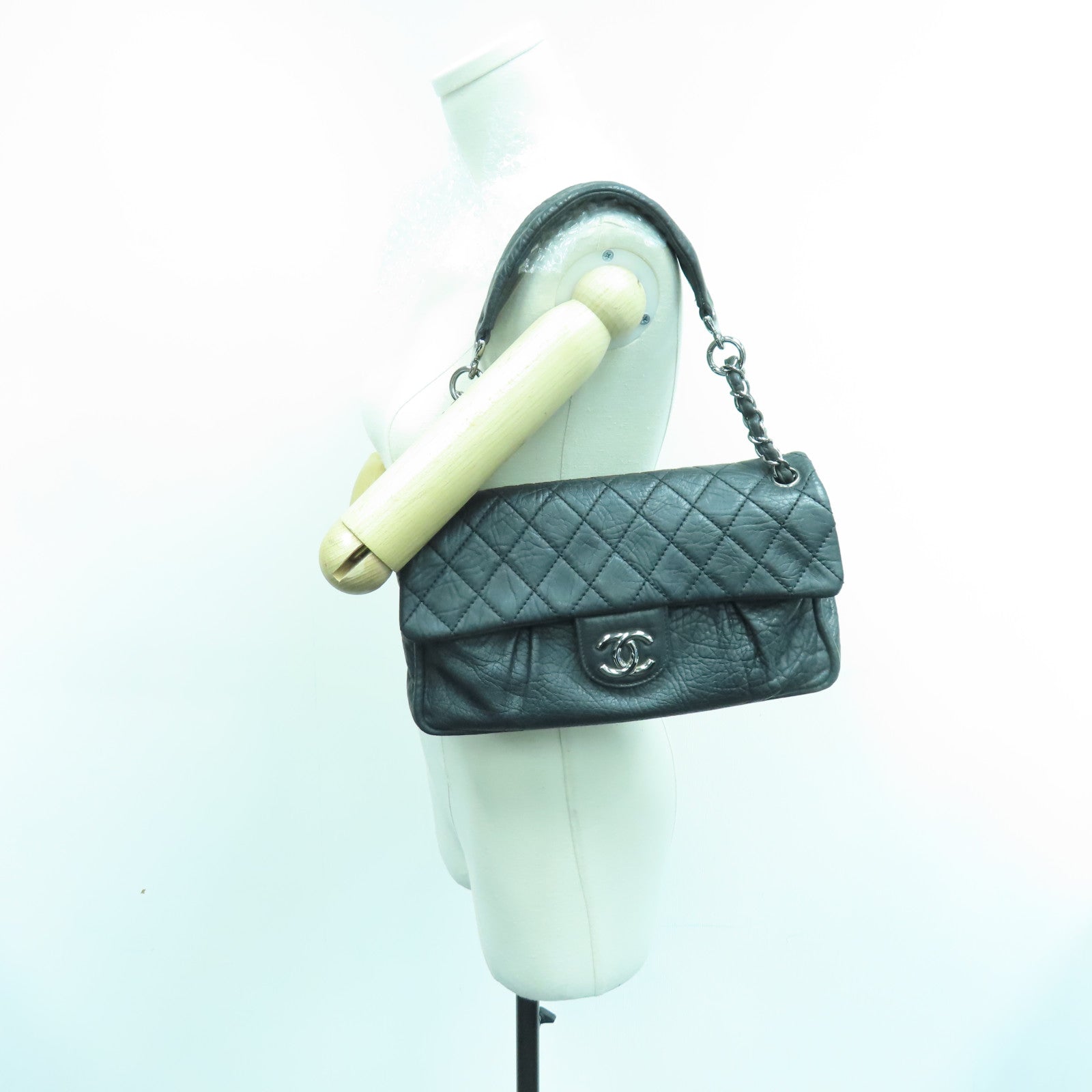 CHANEL 菱格牛皮皮革Shoulder Bag银扣肩背袋黑色