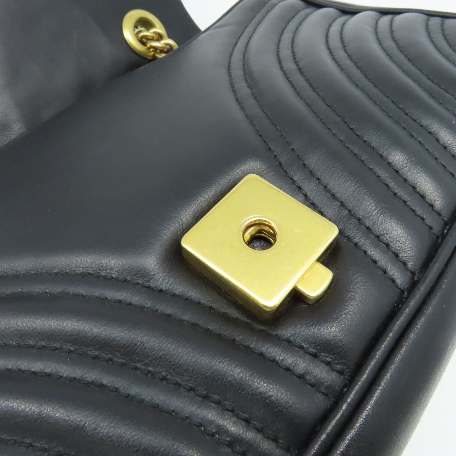 GUCCI 牛皮皮革GG Marmont金扣鏈帶肩背袋黑色