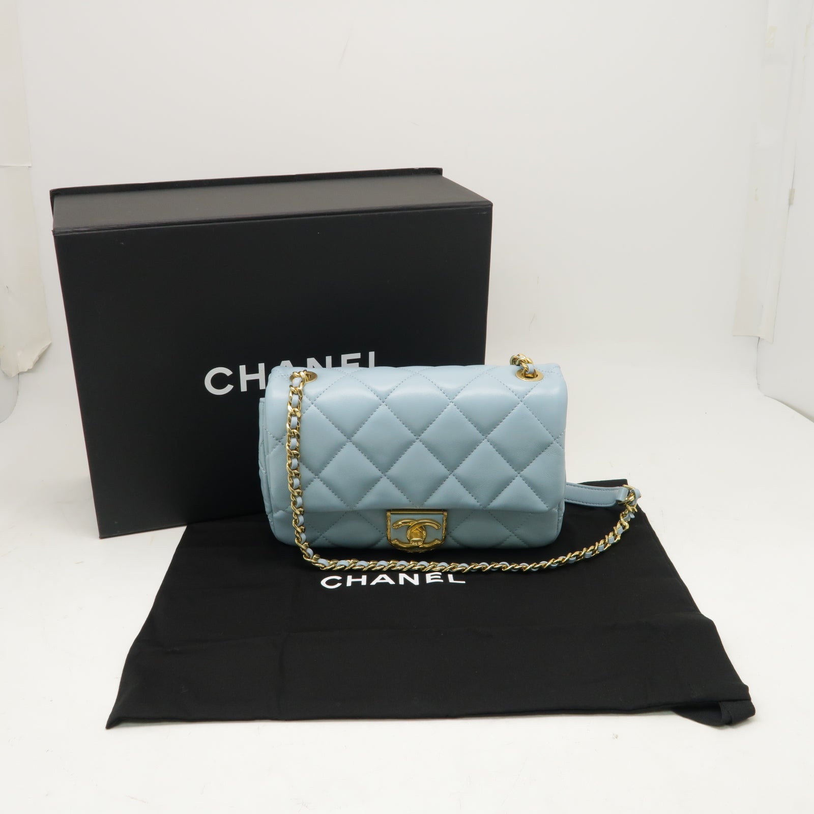 CHANEL 菱格羊皮皮革Chain Shoulder金扣鏈帶肩背袋淺藍色