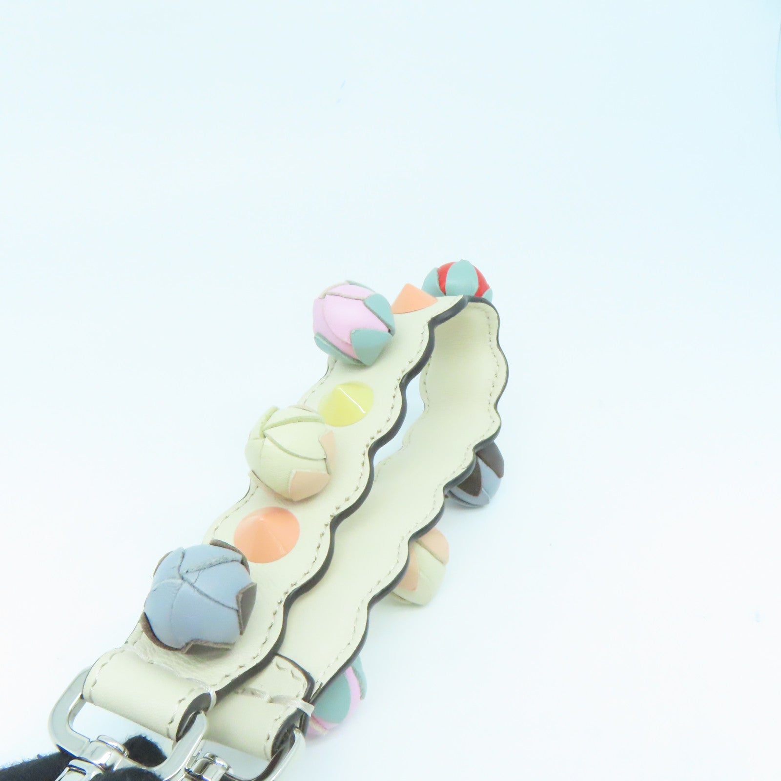 FENDI 牛皮皮革Strap银扣挂饰米色/彩色