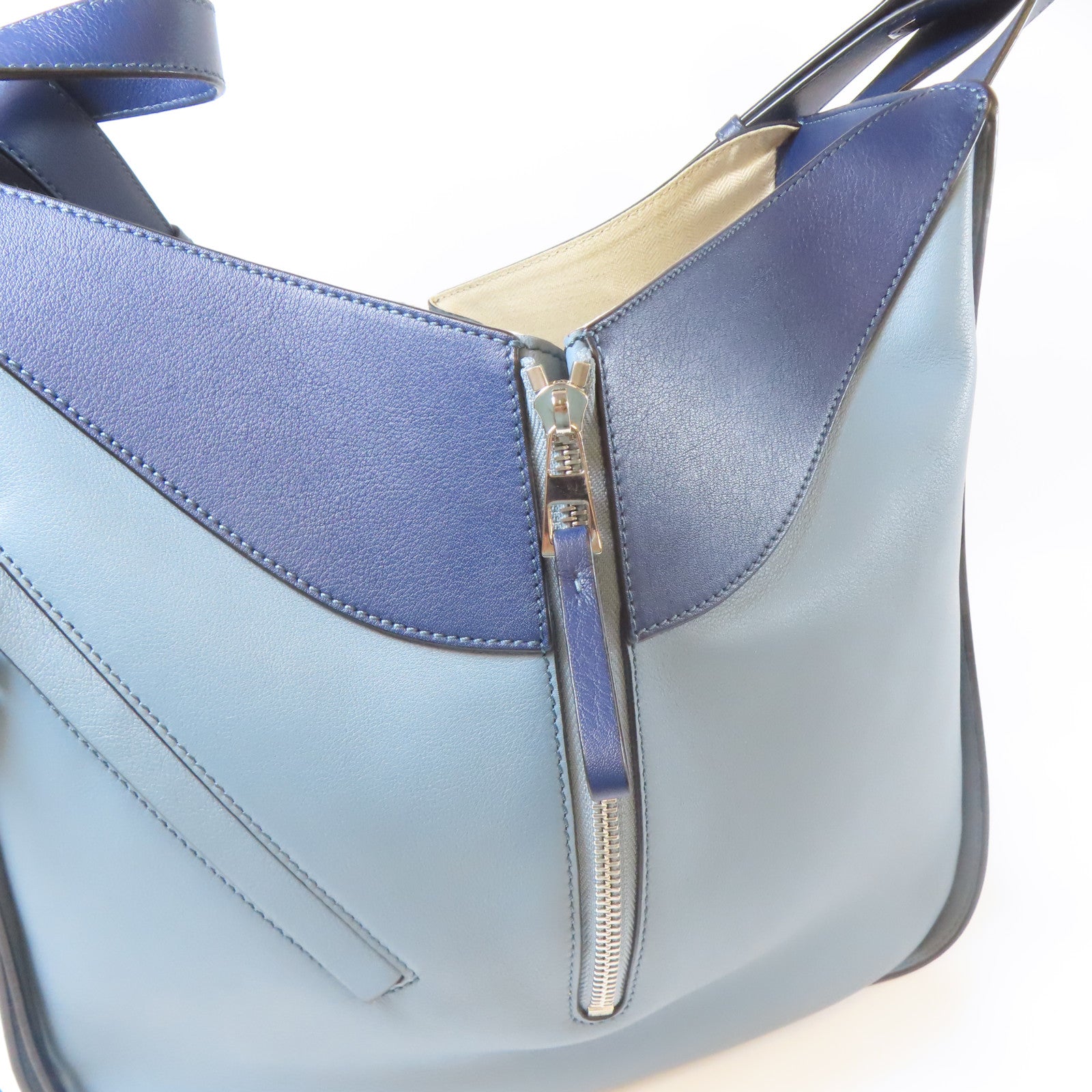 LOEWE 牛皮皮革Hammock銀扣肩背袋藍色