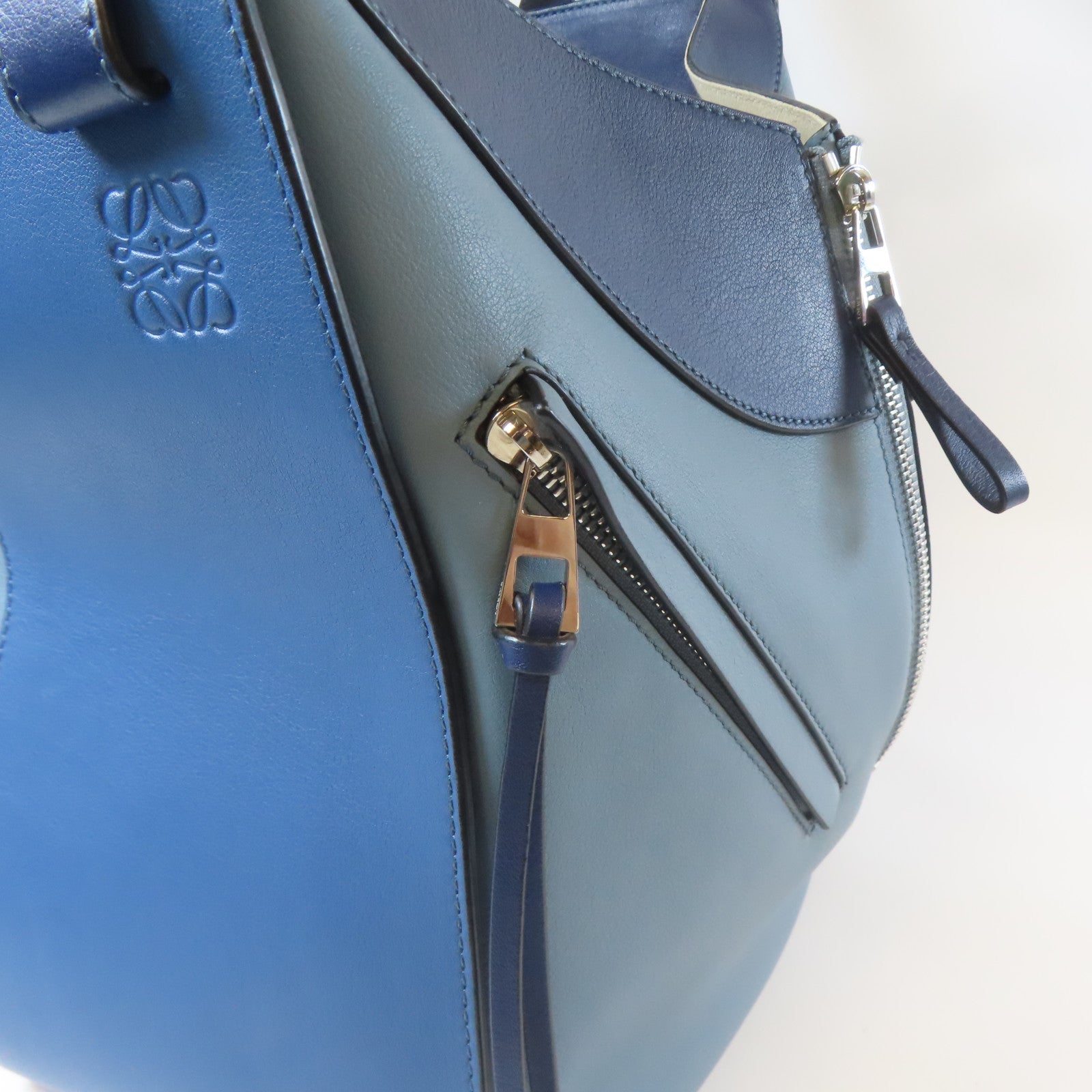 LOEWE 牛皮皮革Hammock銀扣肩背袋藍色