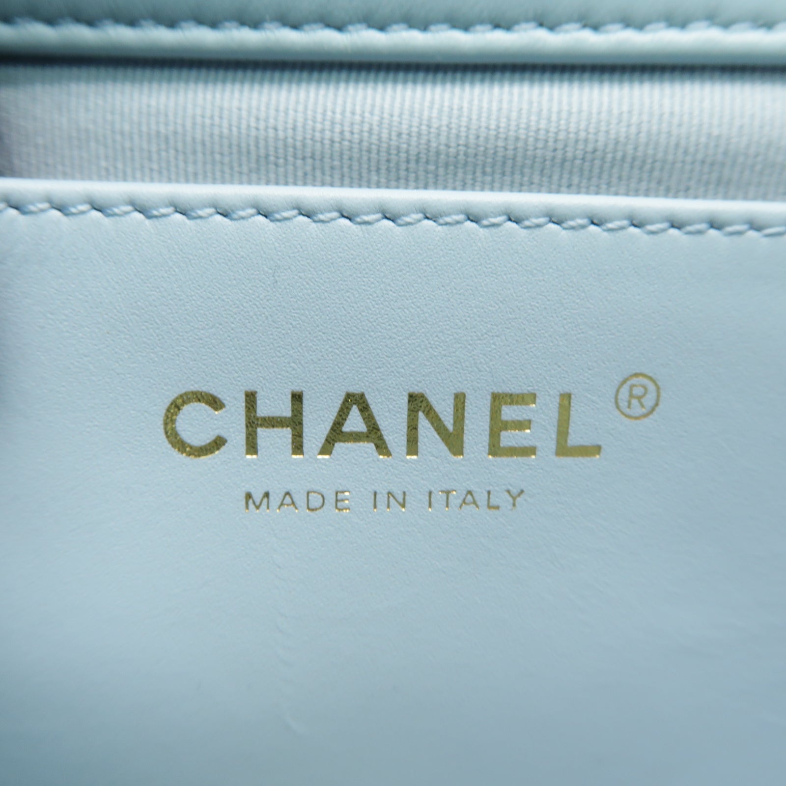 CHANEL 菱格羊皮皮革Chain Shoulder金扣鏈帶肩背袋淺藍色