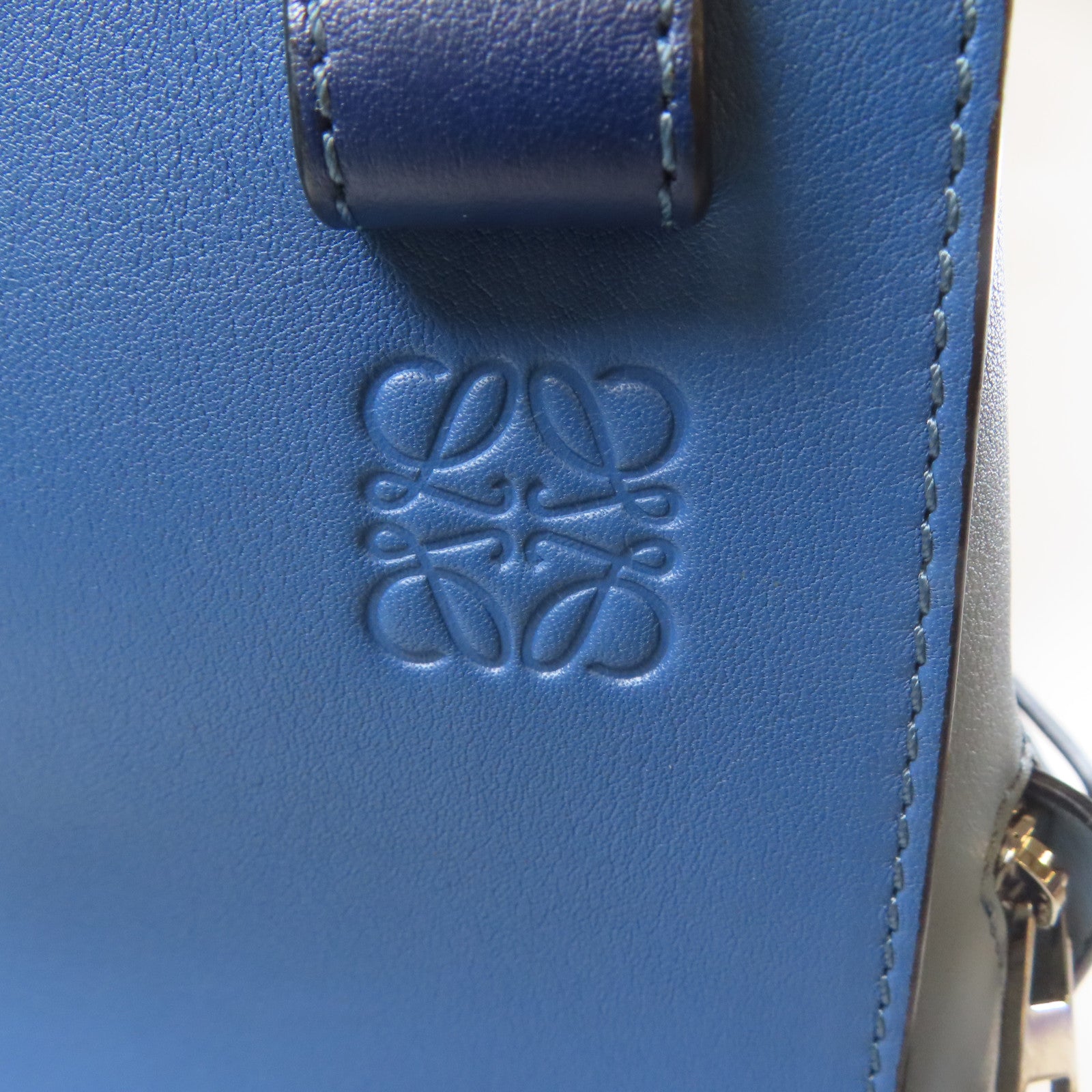 LOEWE 牛皮皮革Hammock銀扣肩背袋藍色