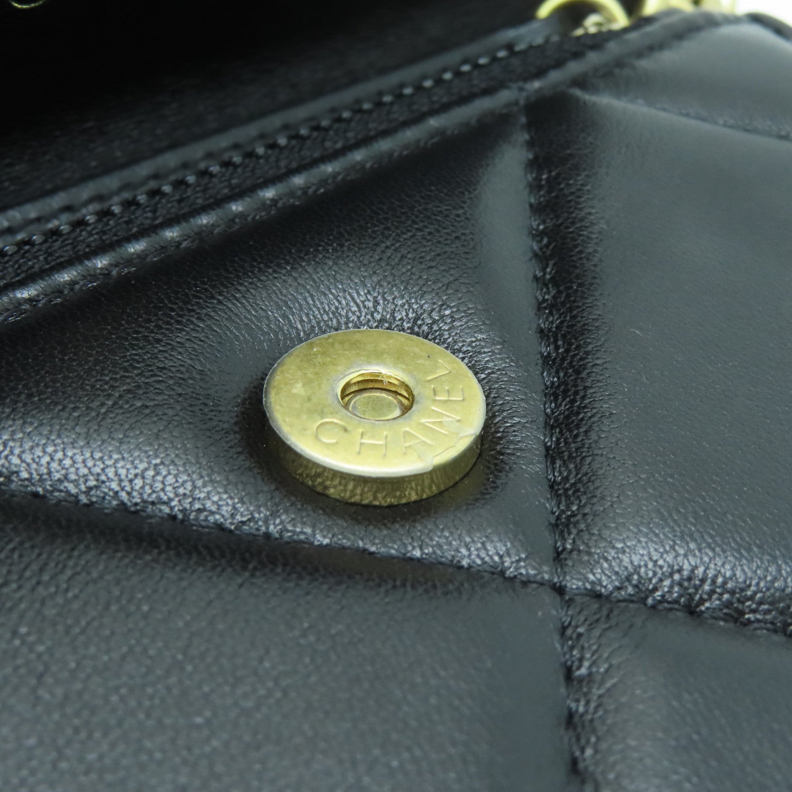 CHANEL 菱格羊皮皮革Chain Shoulder金扣鏈帶肩背袋黑色
