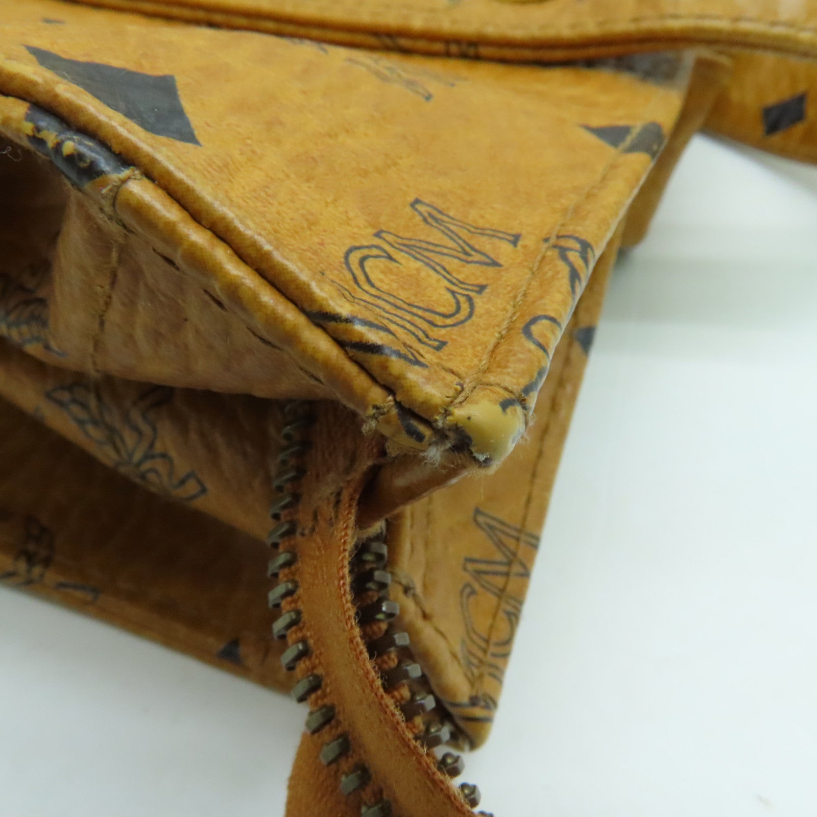 MCM 牛皮皮革Shoulder Bag肩背袋啡色
