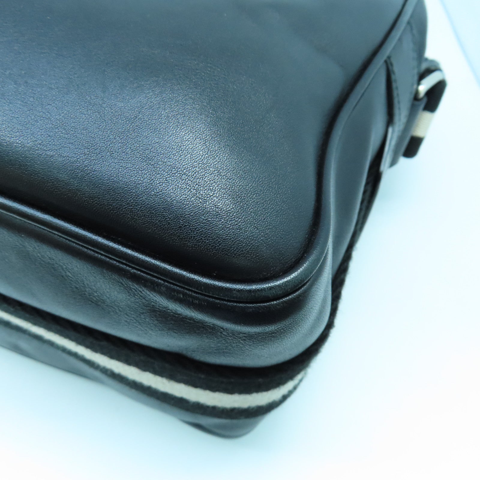BALLY 牛皮皮革Messenger Bag銀扣肩背袋黑色