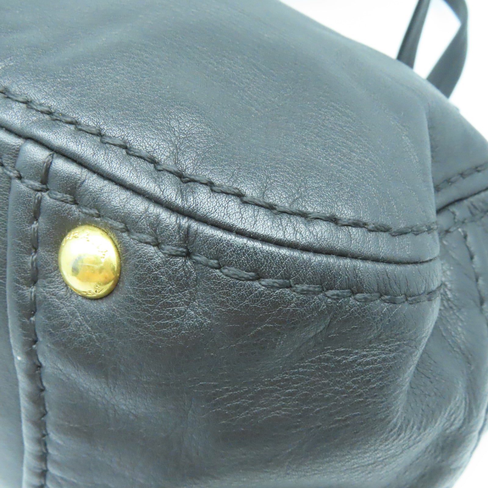 PRADA 牛皮皮革Shoulder Bag金扣肩背袋黑色