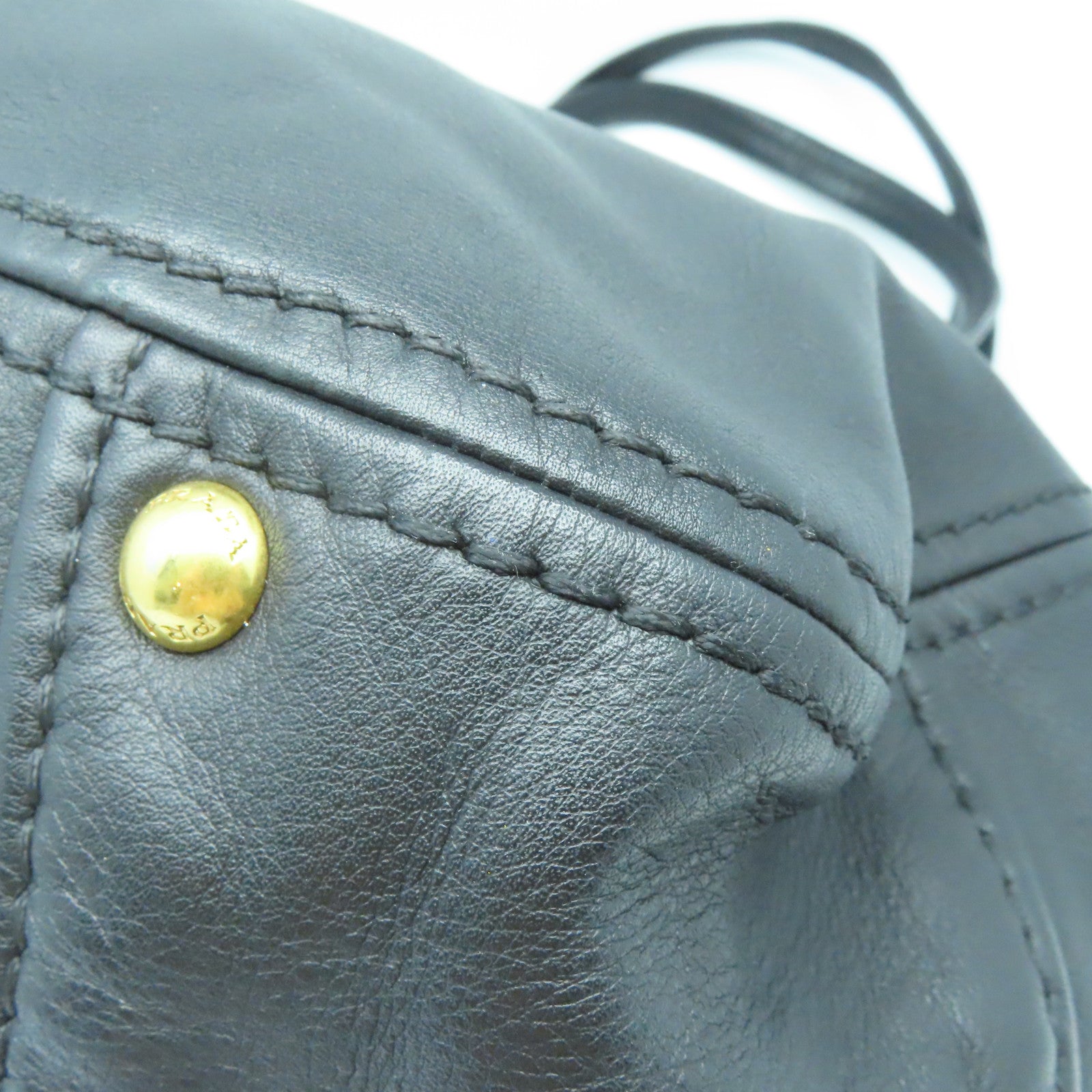 PRADA 牛皮皮革Shoulder Bag金扣肩背袋黑色