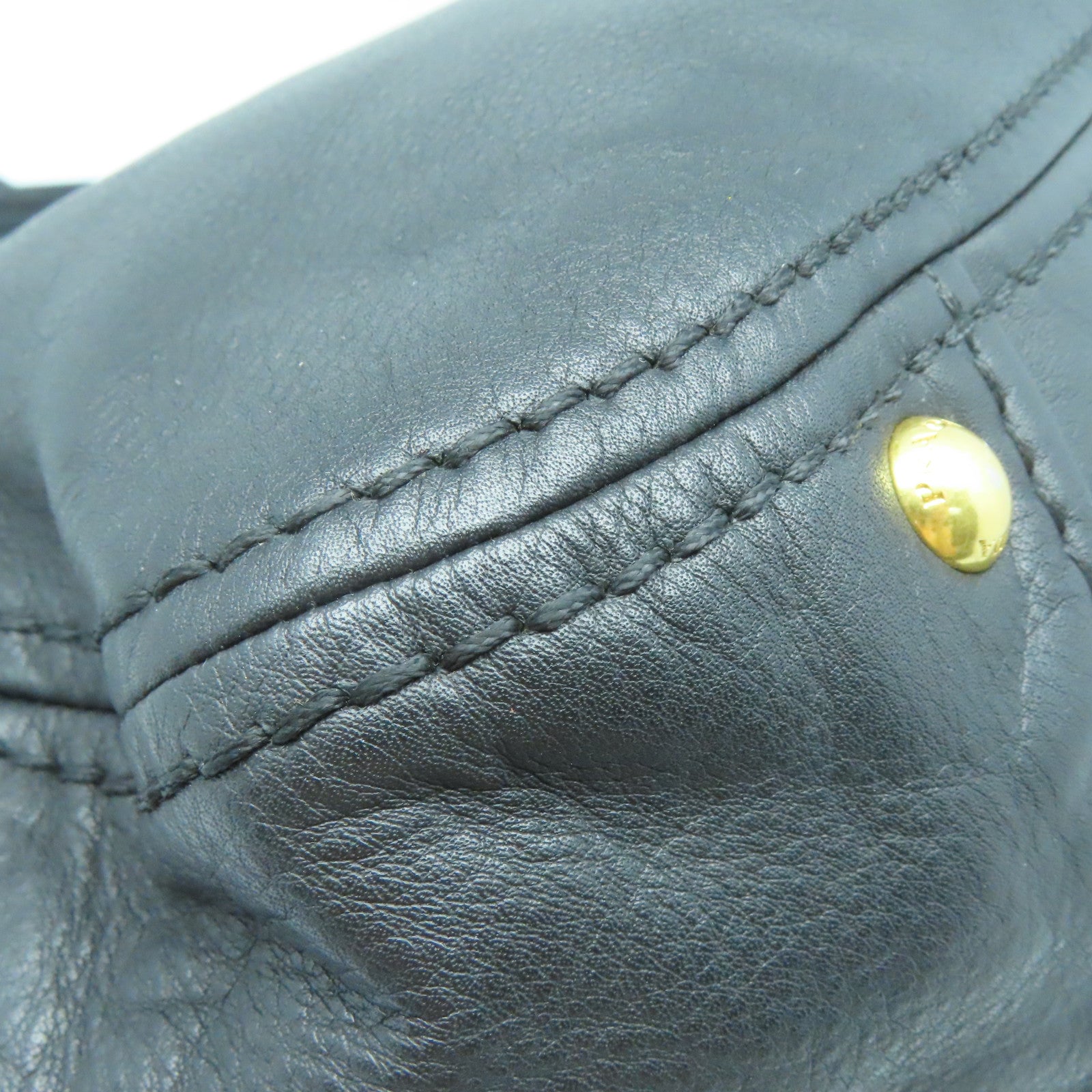 PRADA 牛皮皮革Shoulder Bag金扣肩背袋黑色