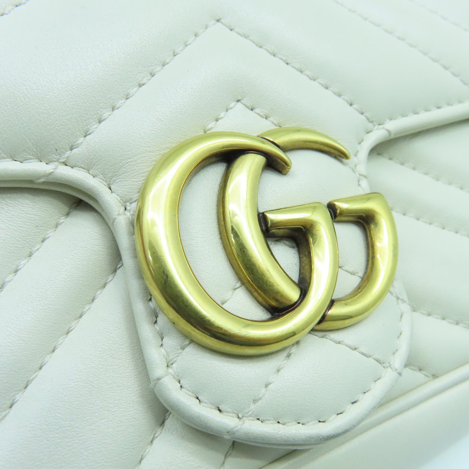 GUCCI cowhide leather Mini GG Marmont gold buckle chain shoulder bag white