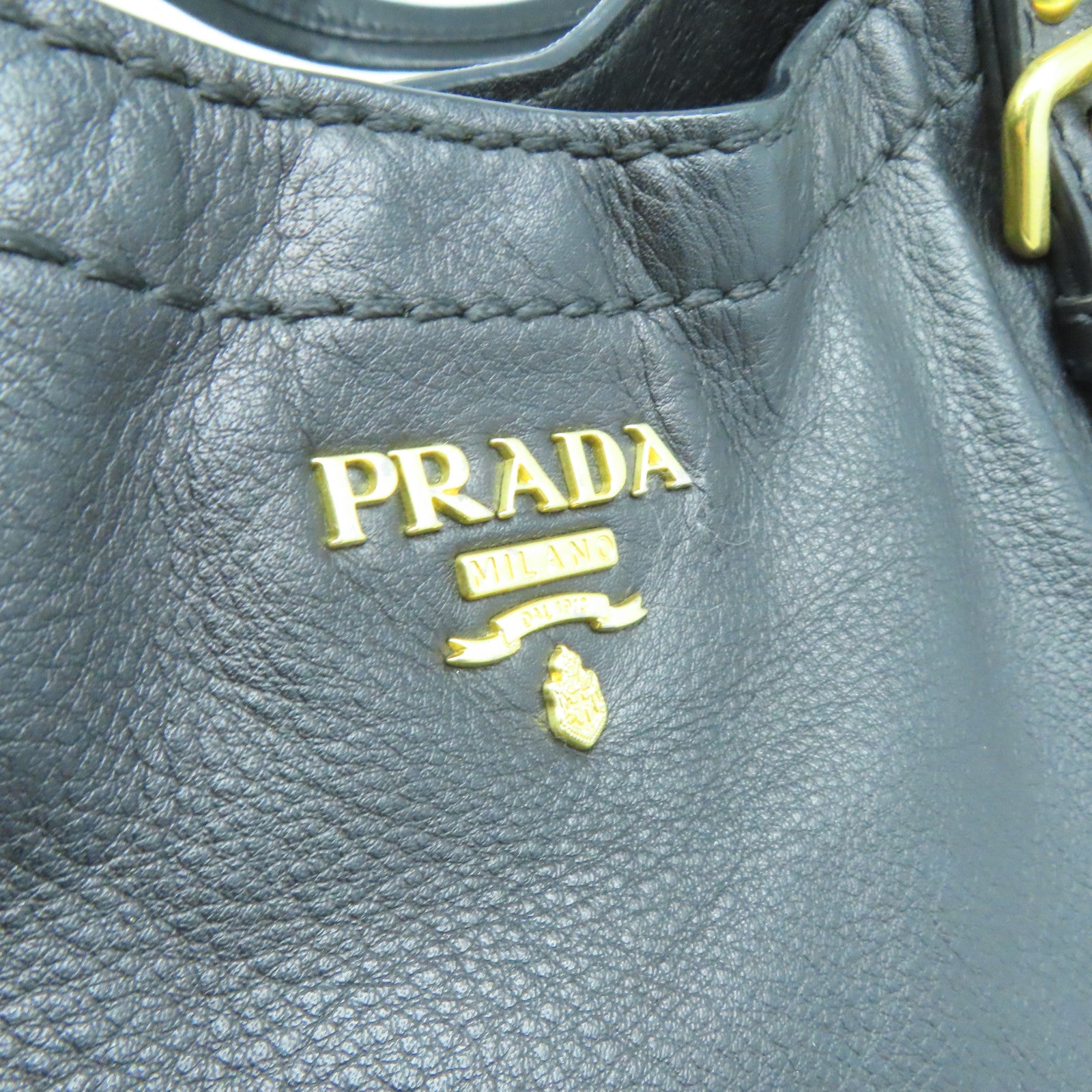 PRADA 牛皮皮革Shoulder Bag金扣肩背袋黑色