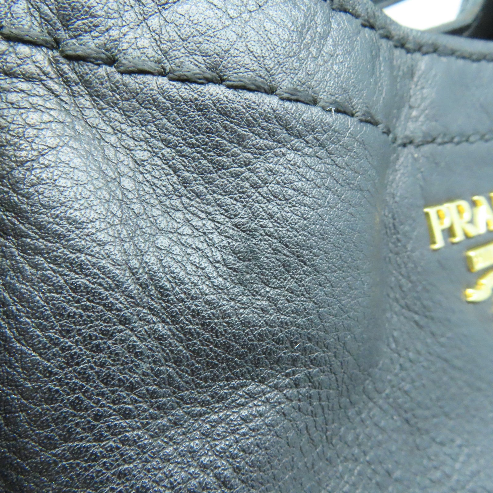 PRADA 牛皮皮革Shoulder Bag金扣肩背袋黑色