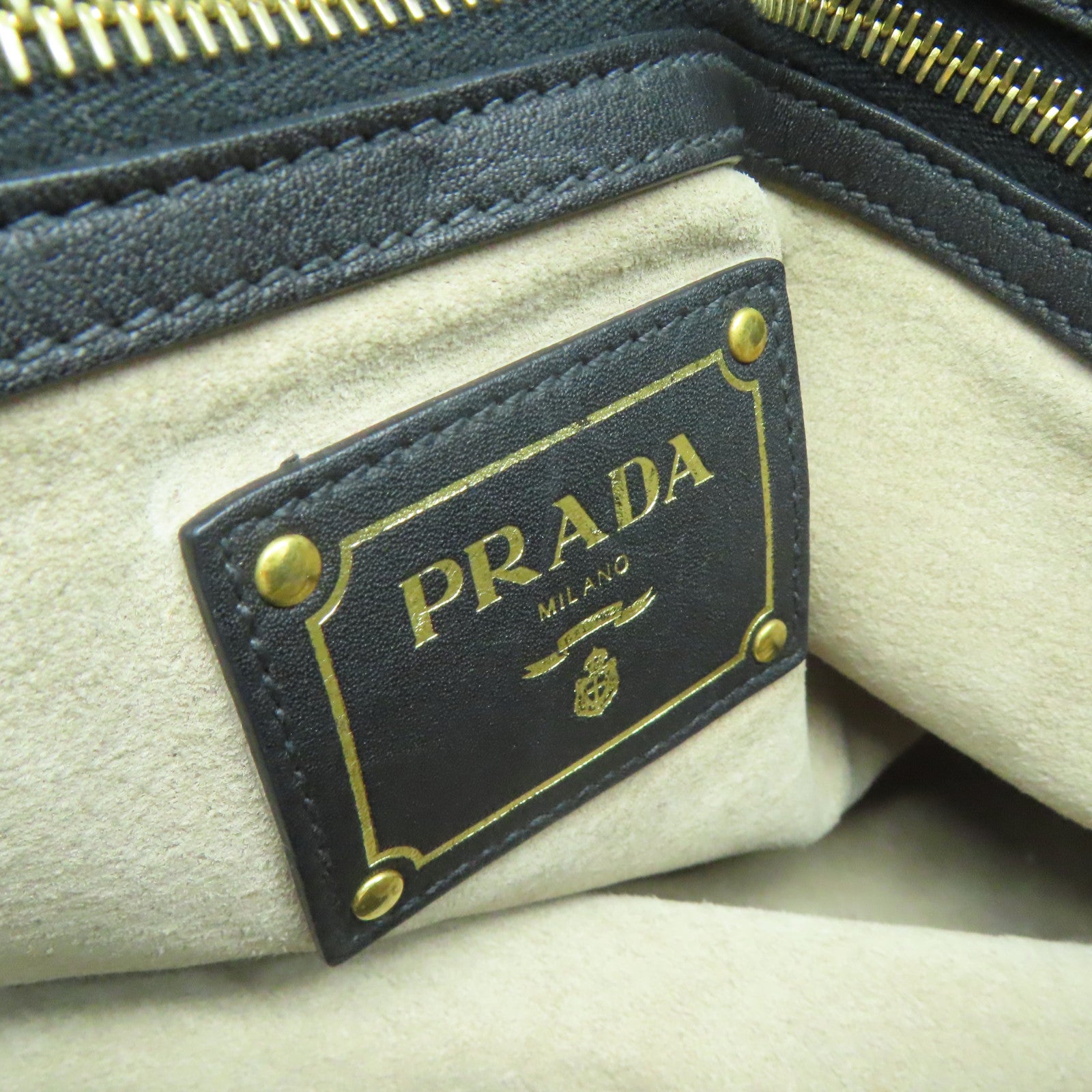PRADA 牛皮皮革Shoulder Bag金扣肩背袋黑色