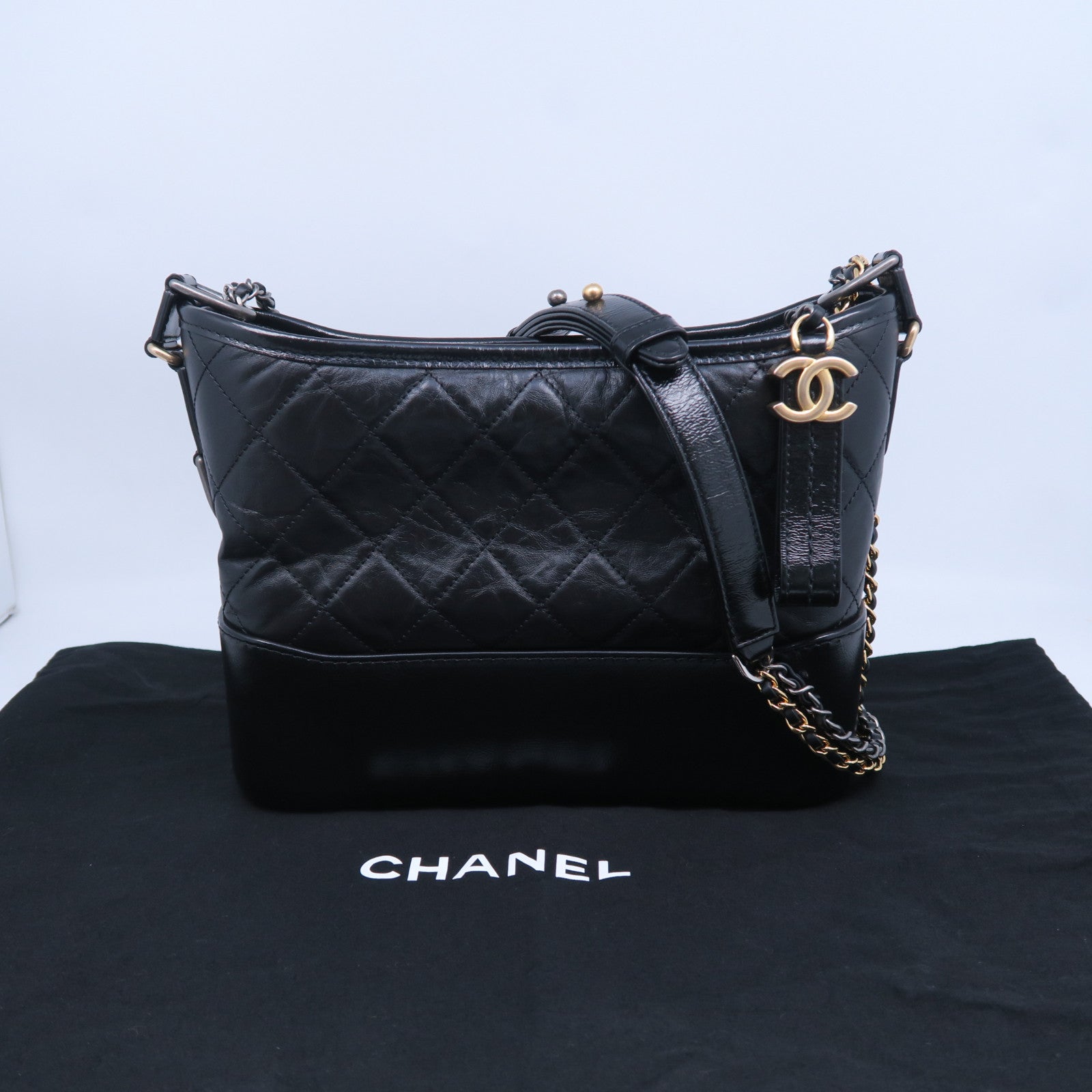 CHANEL 菱格牛皮皮革Gabrielle Medium銀扣鏈帶肩背袋黑色