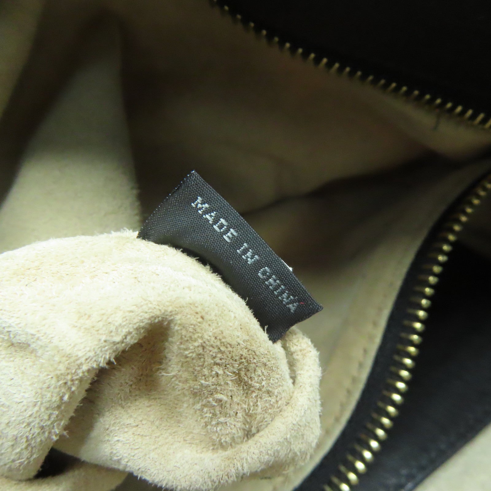 PRADA 牛皮皮革Shoulder Bag金扣肩背袋黑色