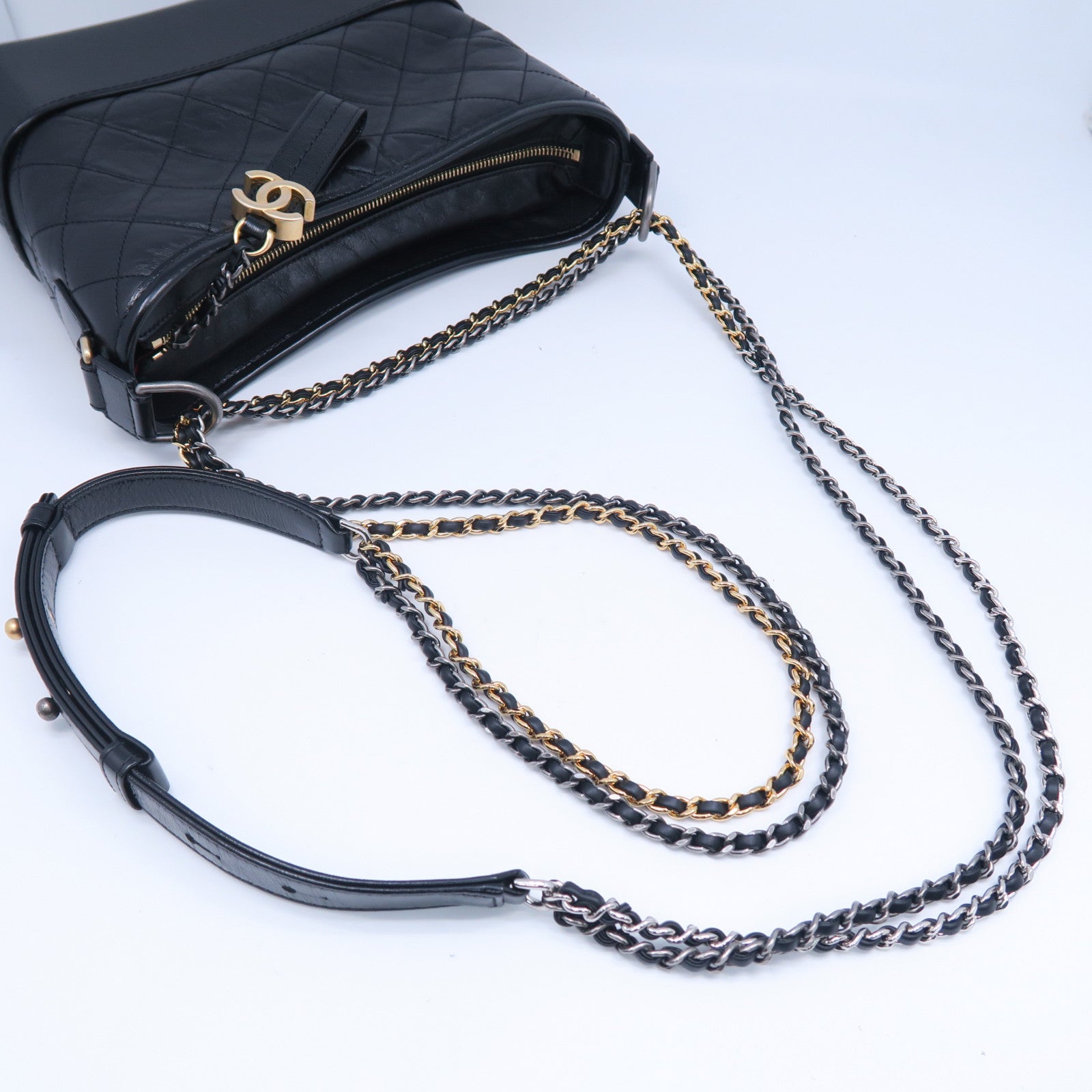CHANEL 菱格牛皮皮革Gabrielle Medium銀扣鏈帶肩背袋黑色