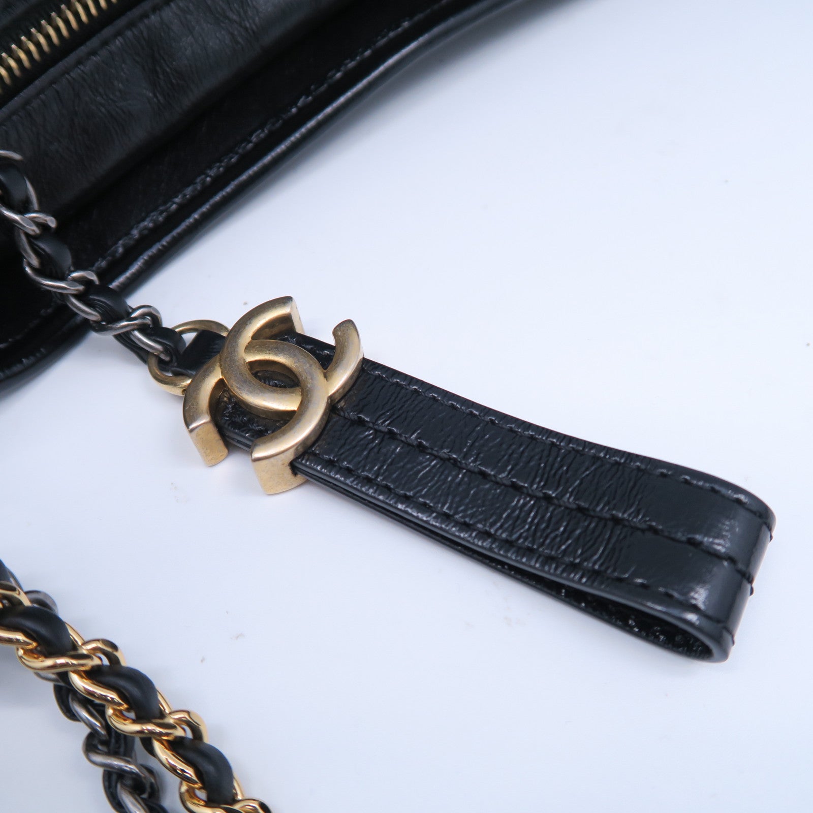 CHANEL 菱格牛皮皮革Gabrielle Medium銀扣鏈帶肩背袋黑色