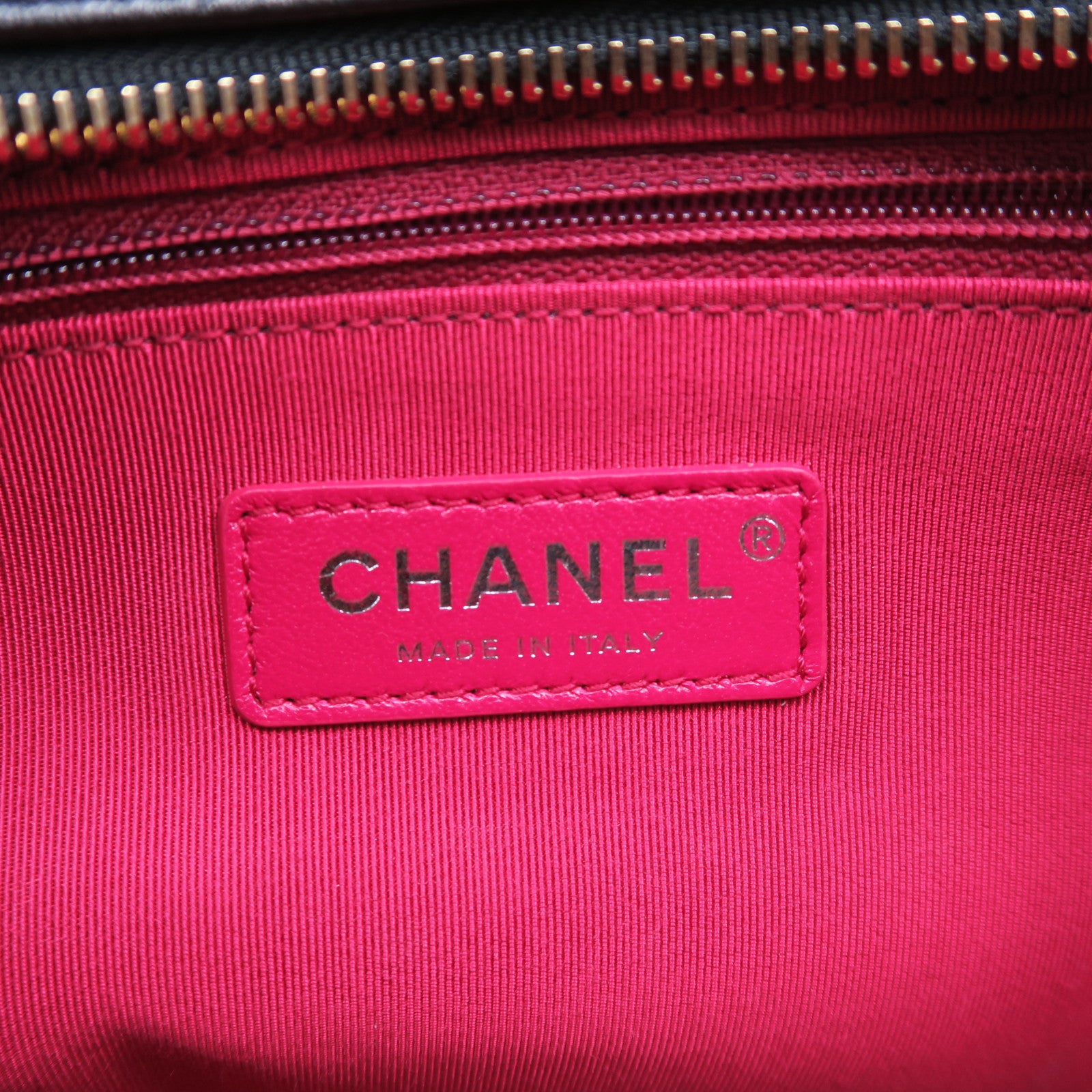 CHANEL 菱格牛皮皮革Gabrielle Medium銀扣鏈帶肩背袋黑色