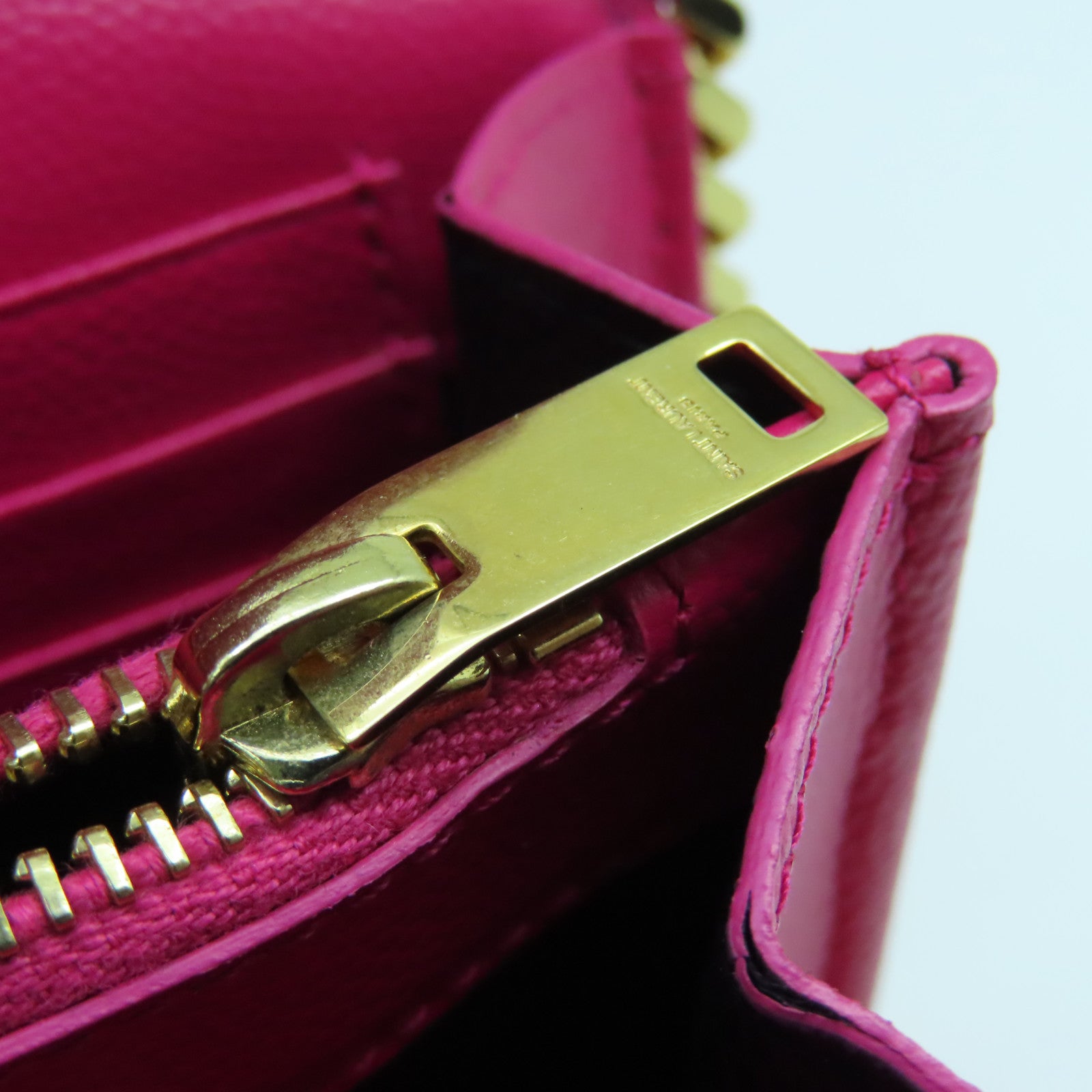 SAINT LAURENT Chain Wallet Gold Buckle Chain Shoulder Bag in Caviar Leather Pink