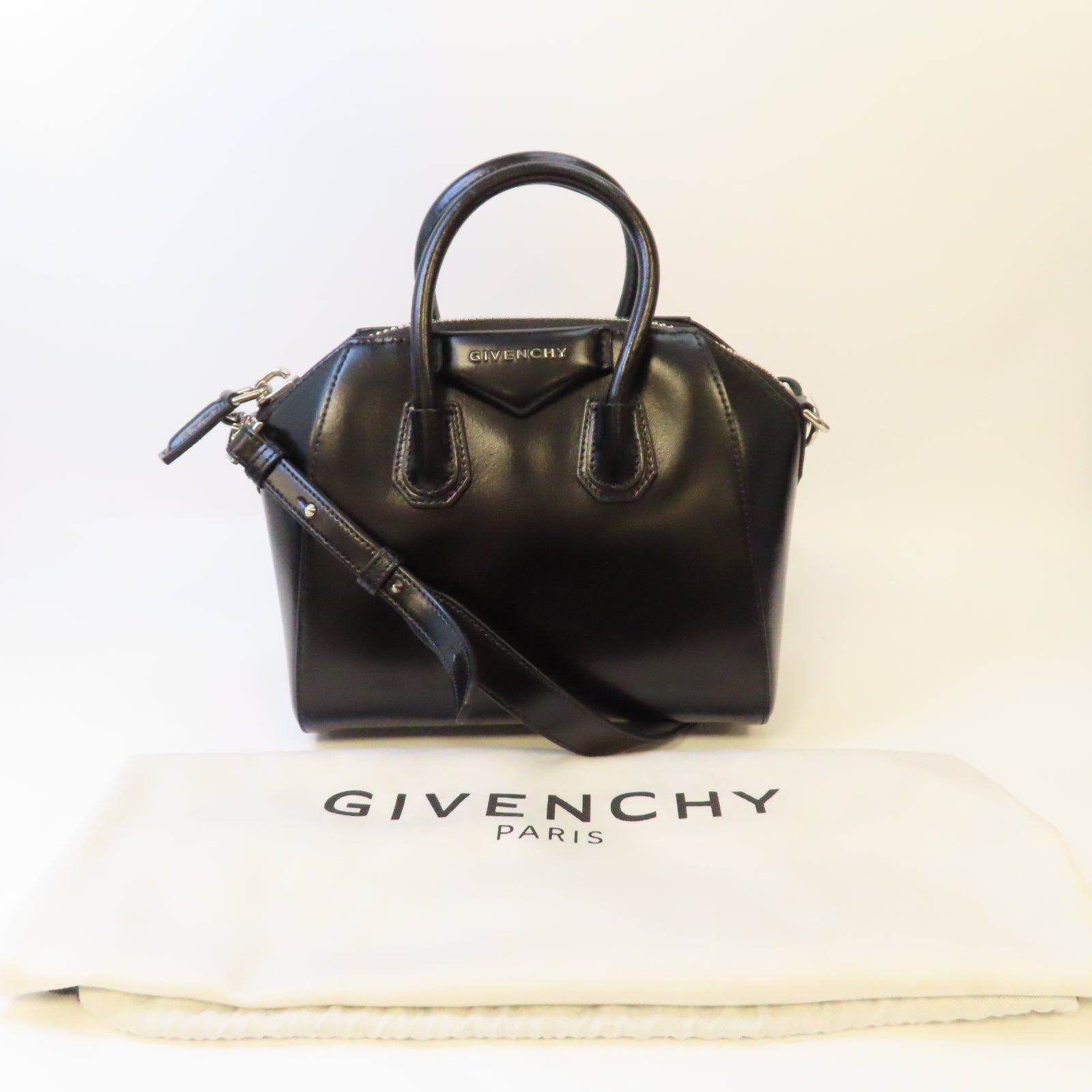 GIVENCHY 牛皮皮革Antigona銀扣手挽肩背兩用袋黑色